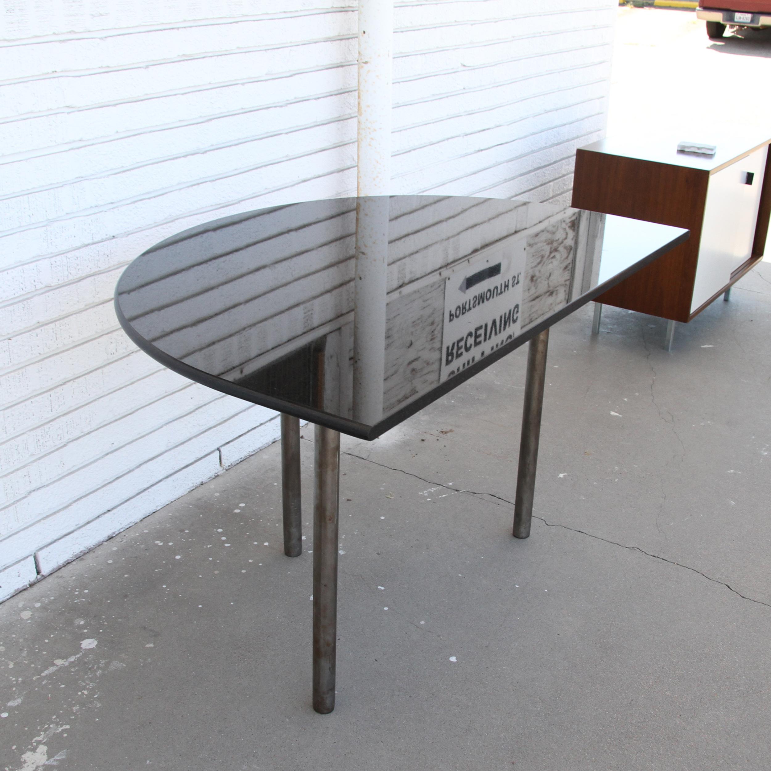 Table d'entrée Demilune à plateau en granit noir en vente 1