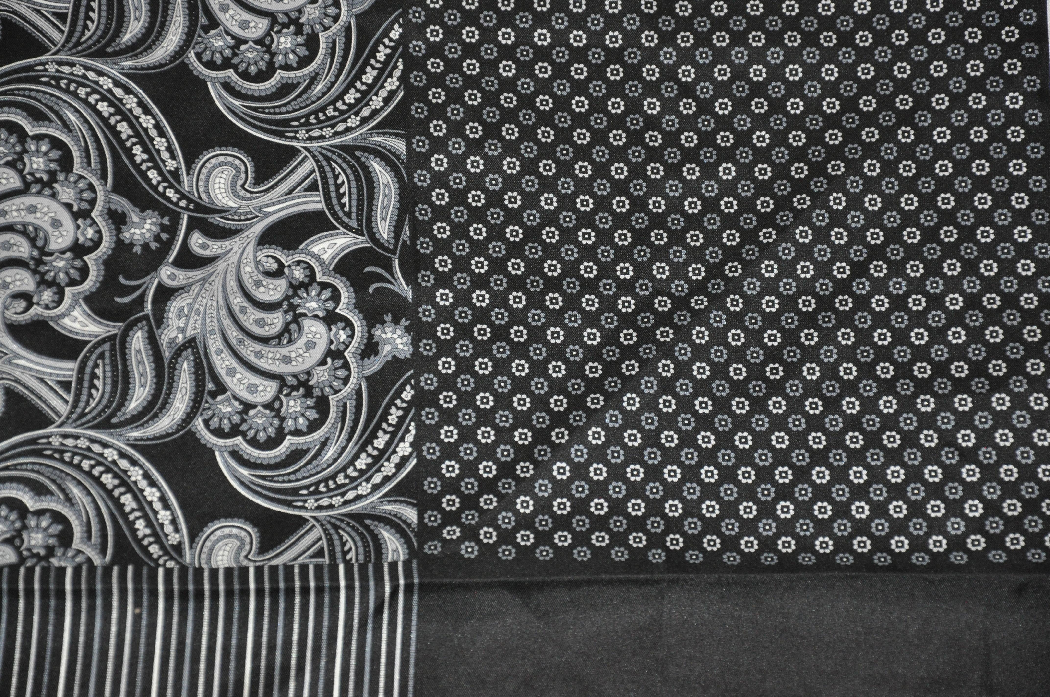 Schwarzes & graues „Four Frame“ Seidenhandtaschentuch mit handgerollten Rändern in Schwarz & Grau im Zustand „Gut“ im Angebot in New York, NY