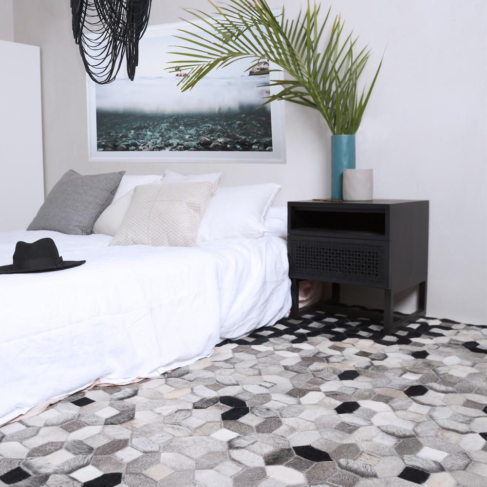 Negro, gris teselado Alfombra de piel de vaca enrejada X-Grande Art Decó en venta