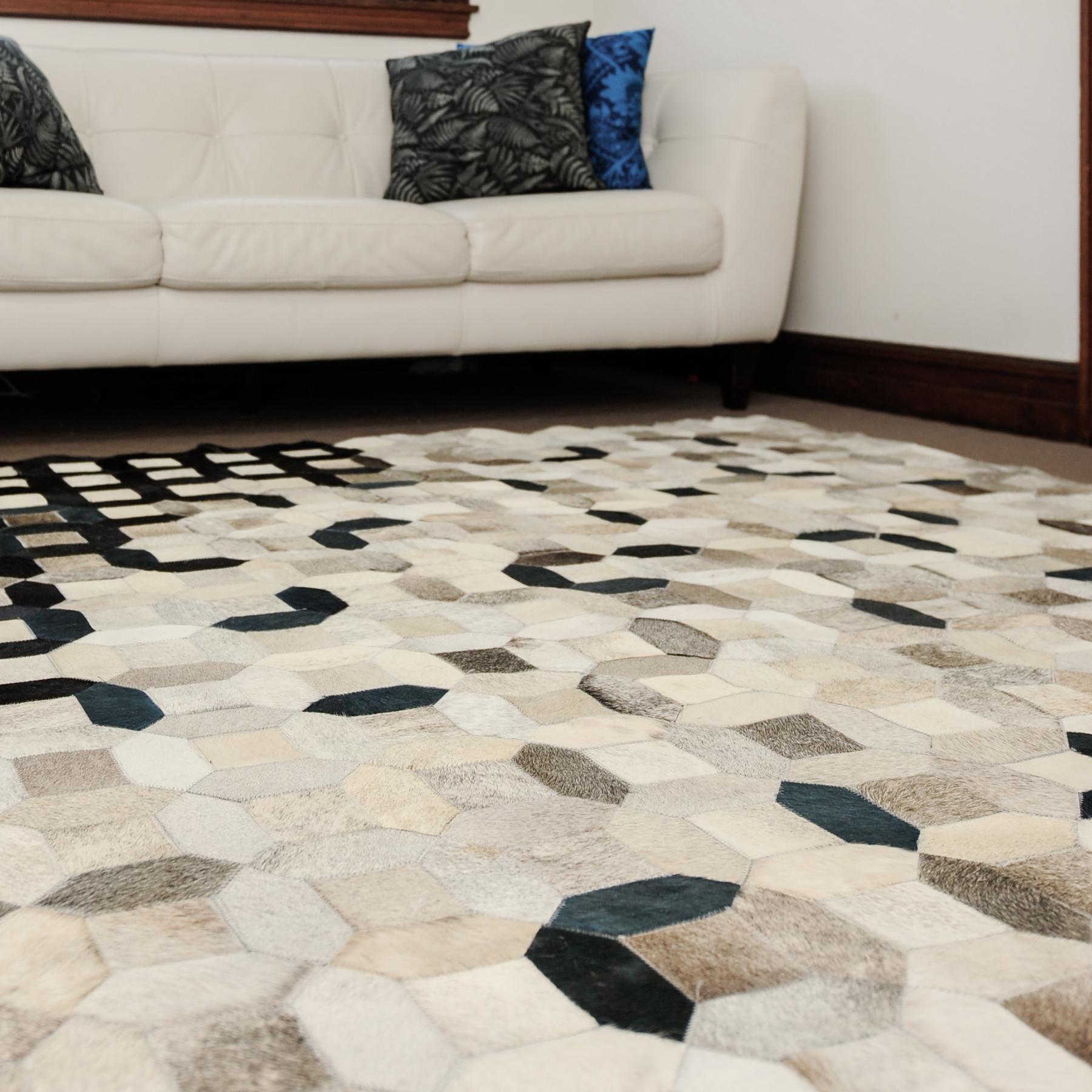 Negro, gris teselado Alfombra de piel de vaca enrejada X-Grande Hecho a máquina en venta