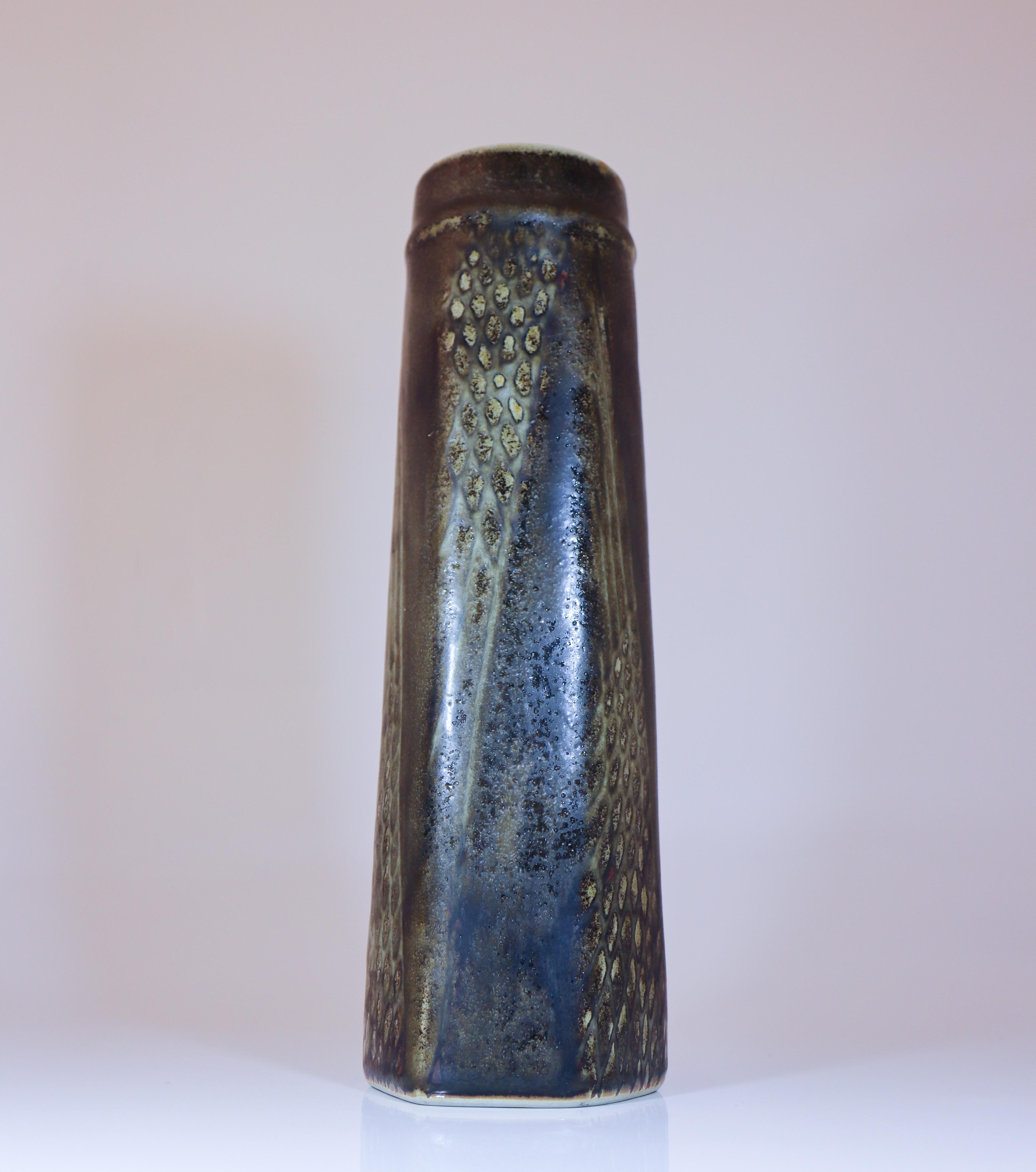 Black & Gray Vase - Carl-Harry Stålhane - Rörstrand Atelier - Midcentury Modern In Excellent Condition For Sale In Stockholm, SE