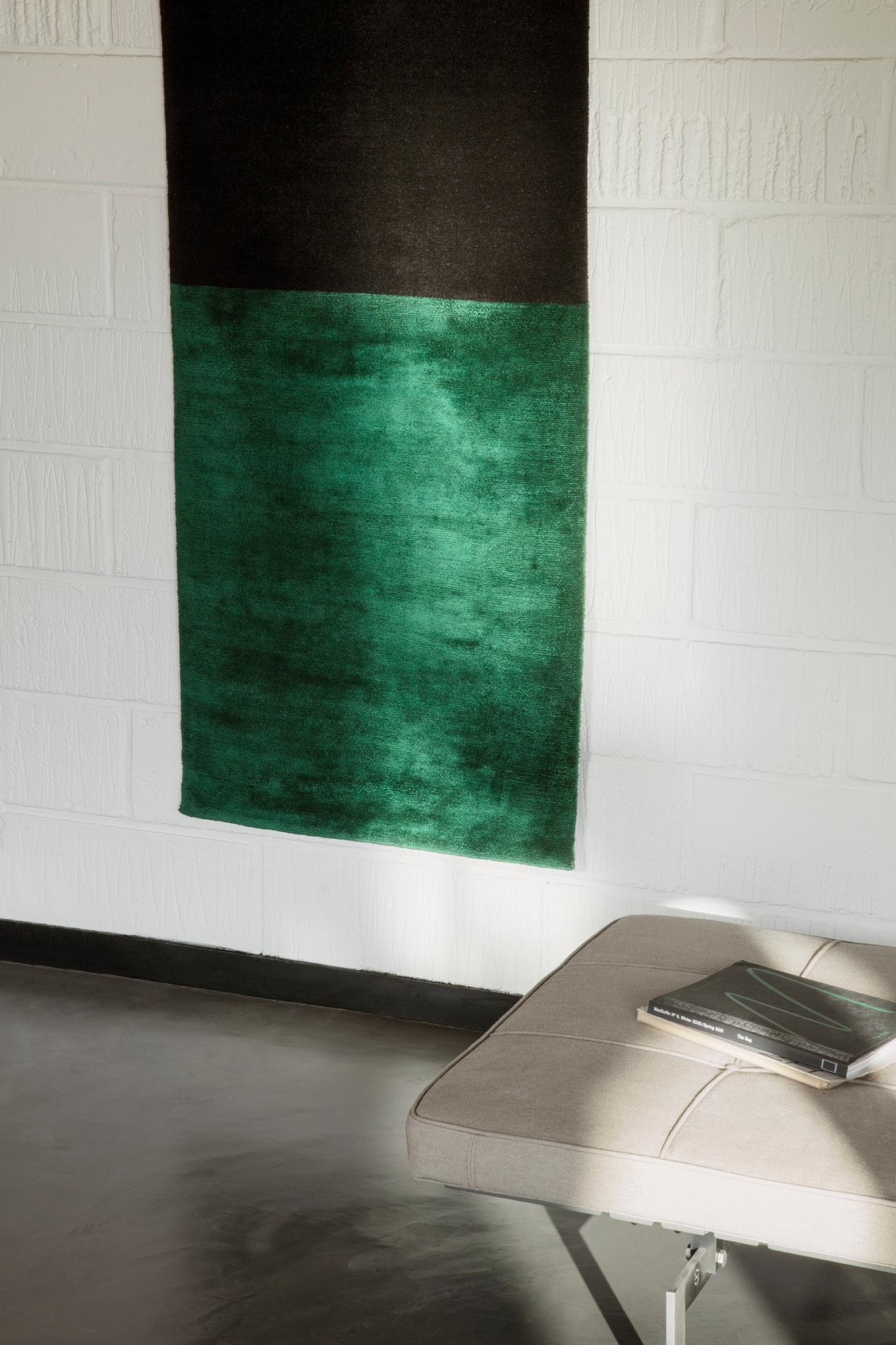 Postmoderno Arazzo nero/verde tessuto a mano 400 di Calyah in vendita