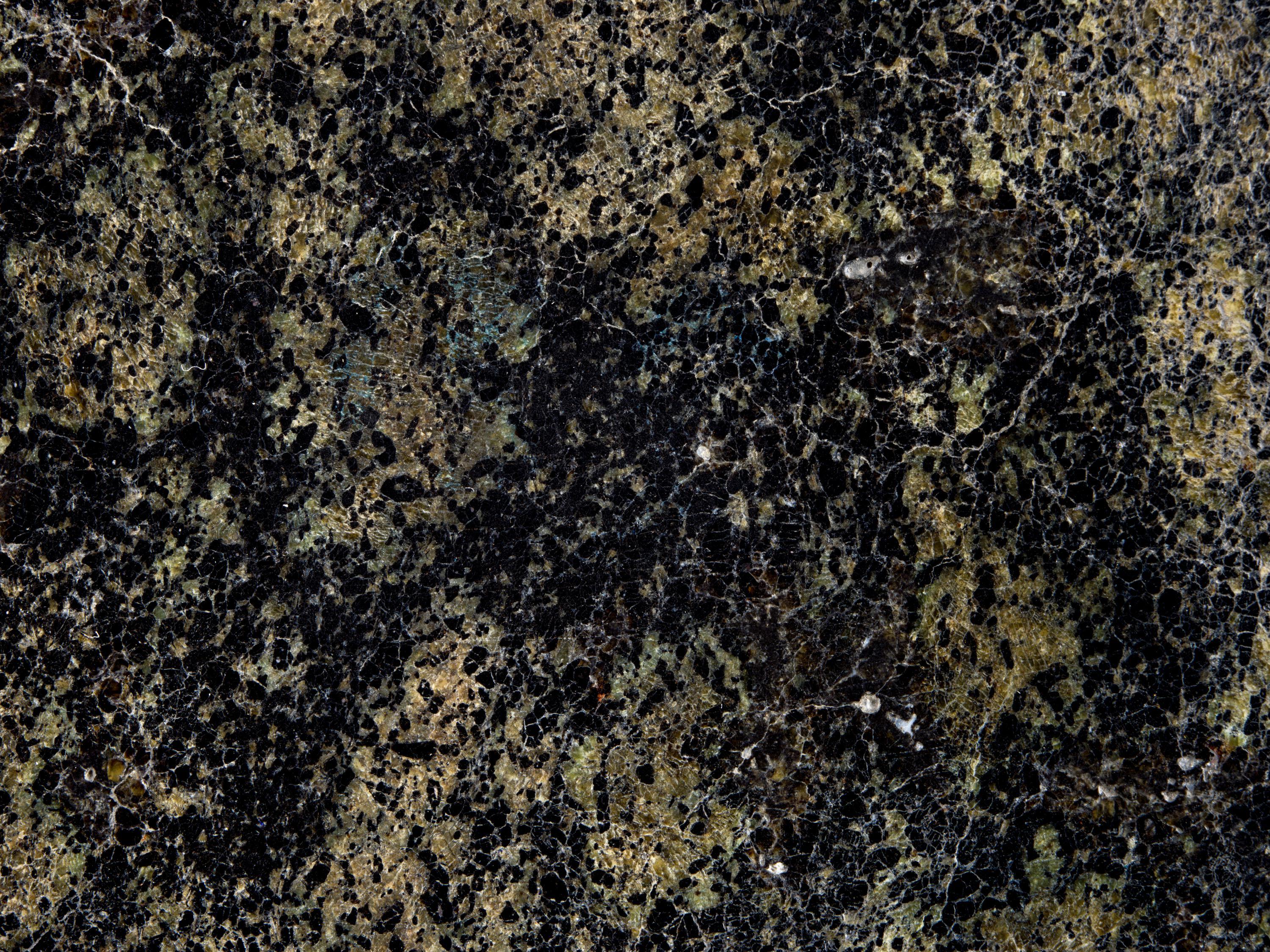 Meteorite marziano con macchie nere e verdi In condizioni ottime in vendita a London, GB