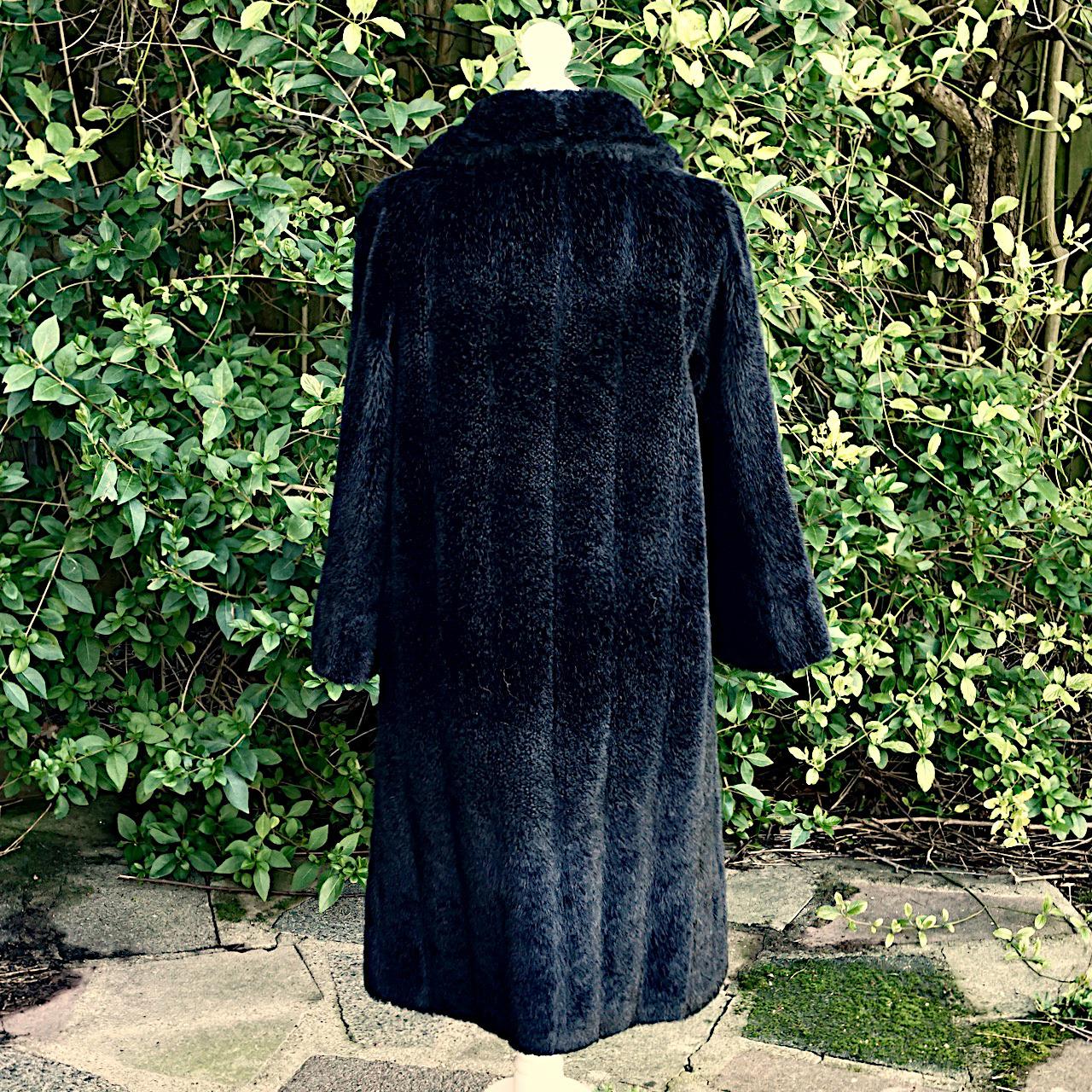 Black Grevelour Princesse Shawl Collar Faux Fur Luxury Coat circa 1960s In Good Condition For Sale In London, GB