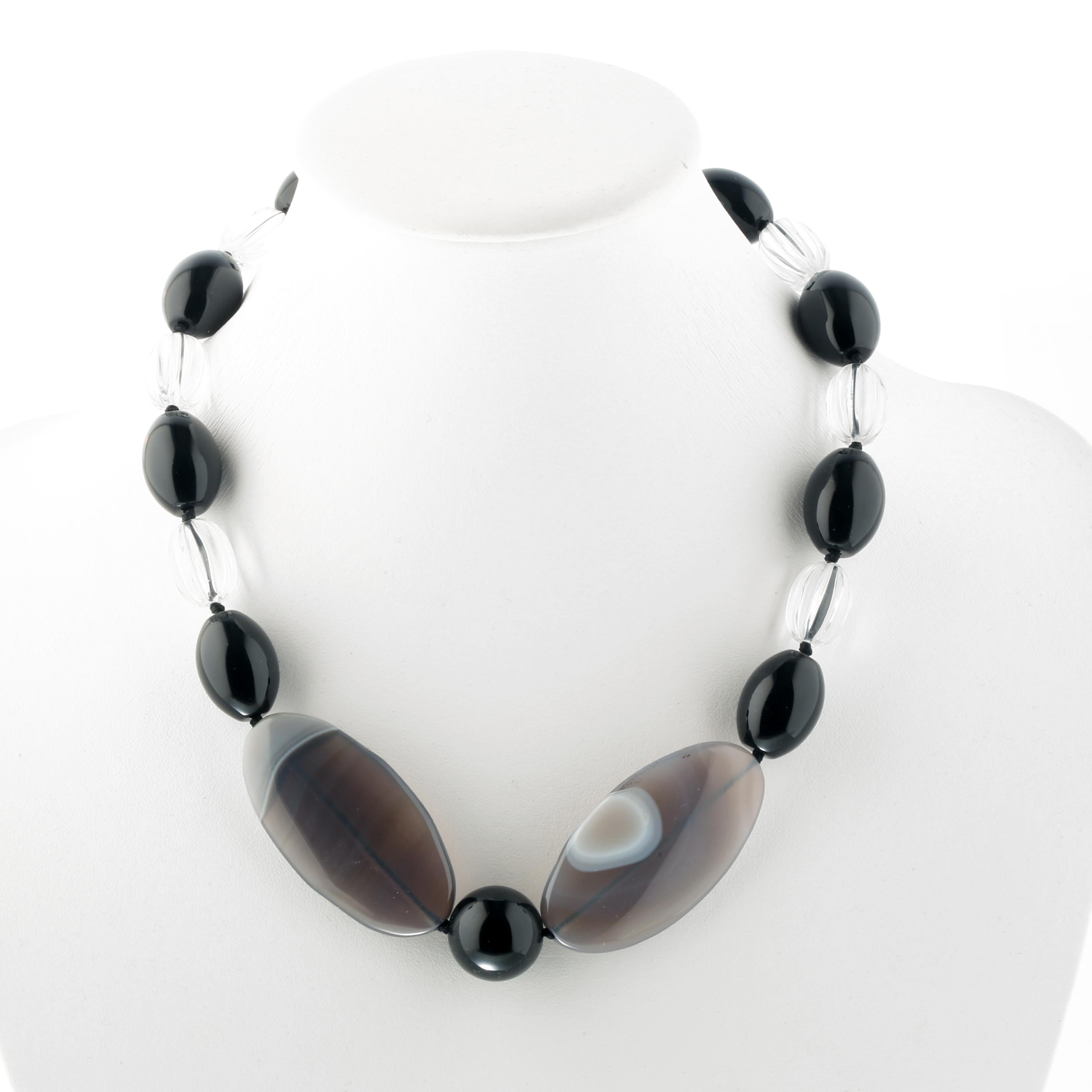 Hard stones jewellery, set on a unique and marvellous design for a light and everyday necklace.
 The perfect accessory for your Autumn outfits.

• 925 sterling silver lobster closure
• Black and Grey Agate
• Rock Crystal
• Total weight 111 g
• Total