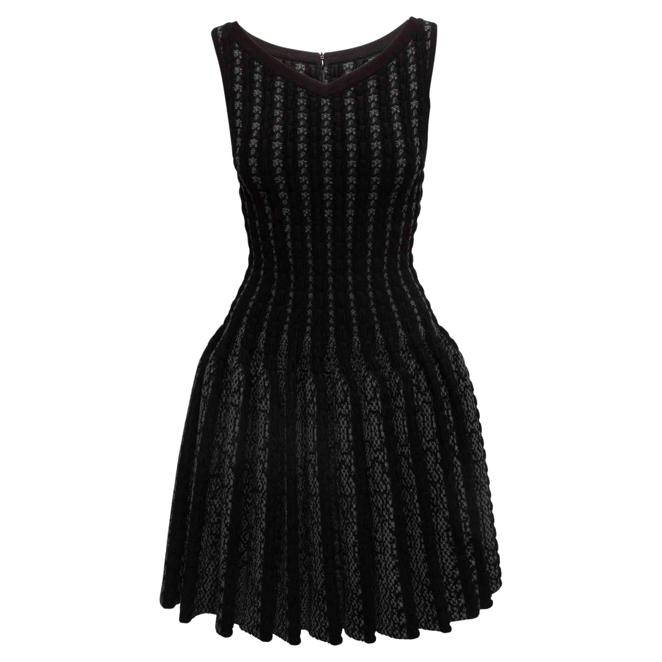 Black & Grey Alaia Fit & Flare Robe sans manches en laine vierge Taille FR 38