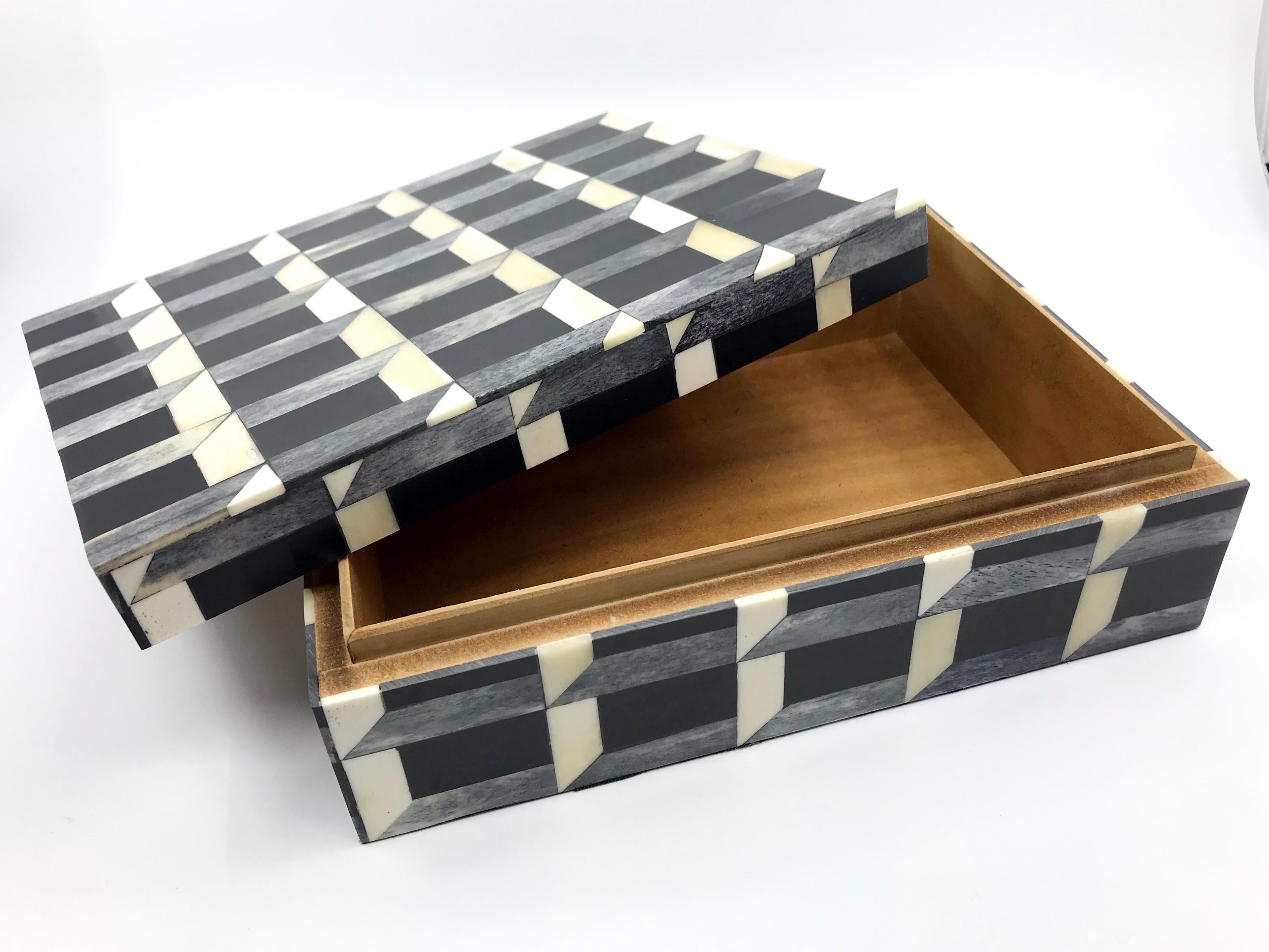 Hand-Crafted Black, Grey and Cream Horn and Bone Geometric Inlay Box For Sale