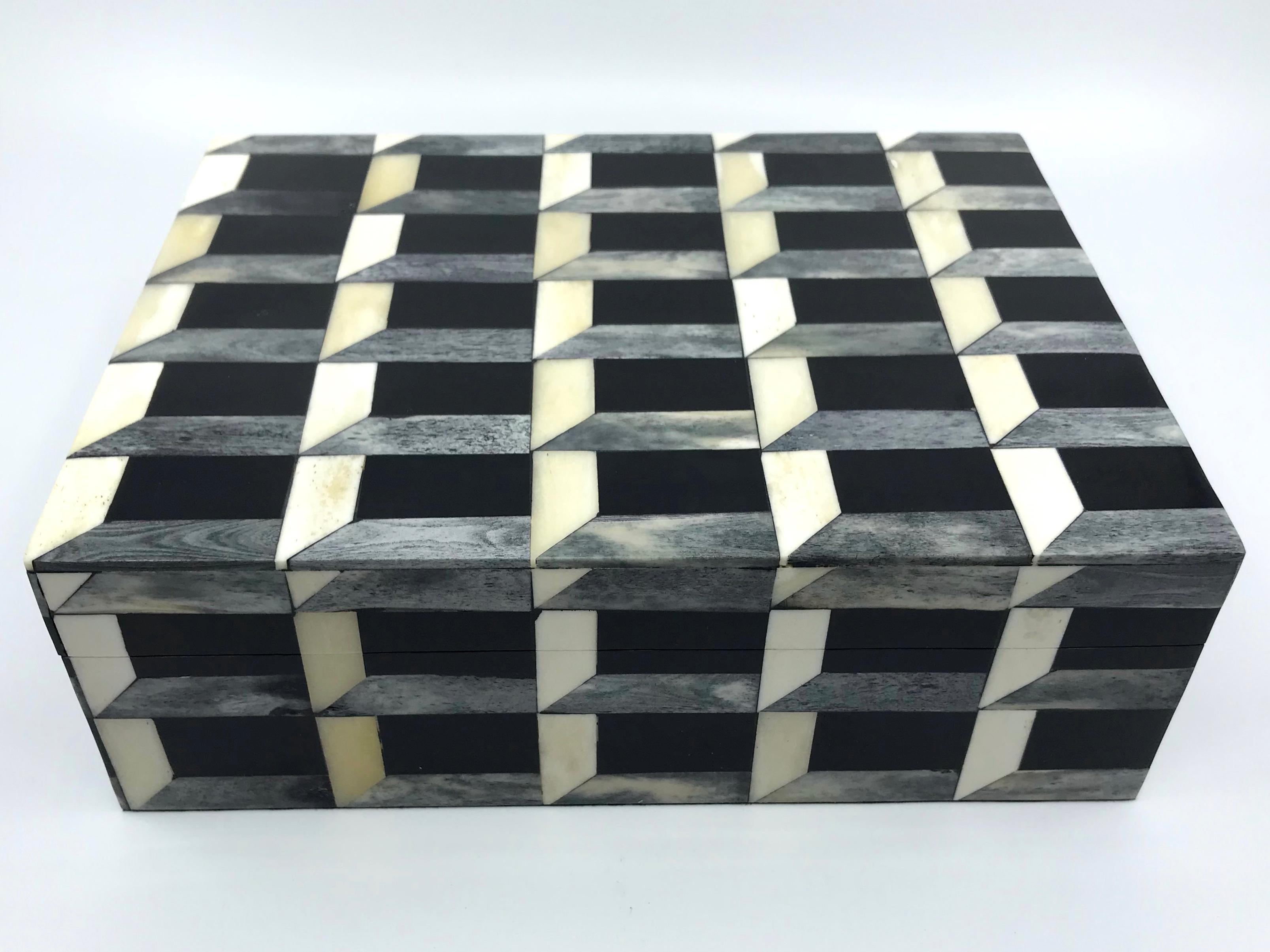 Schwarze, graue und cremefarbene Schatulle aus Horn und Knochen mit geometrischen Intarsien 1