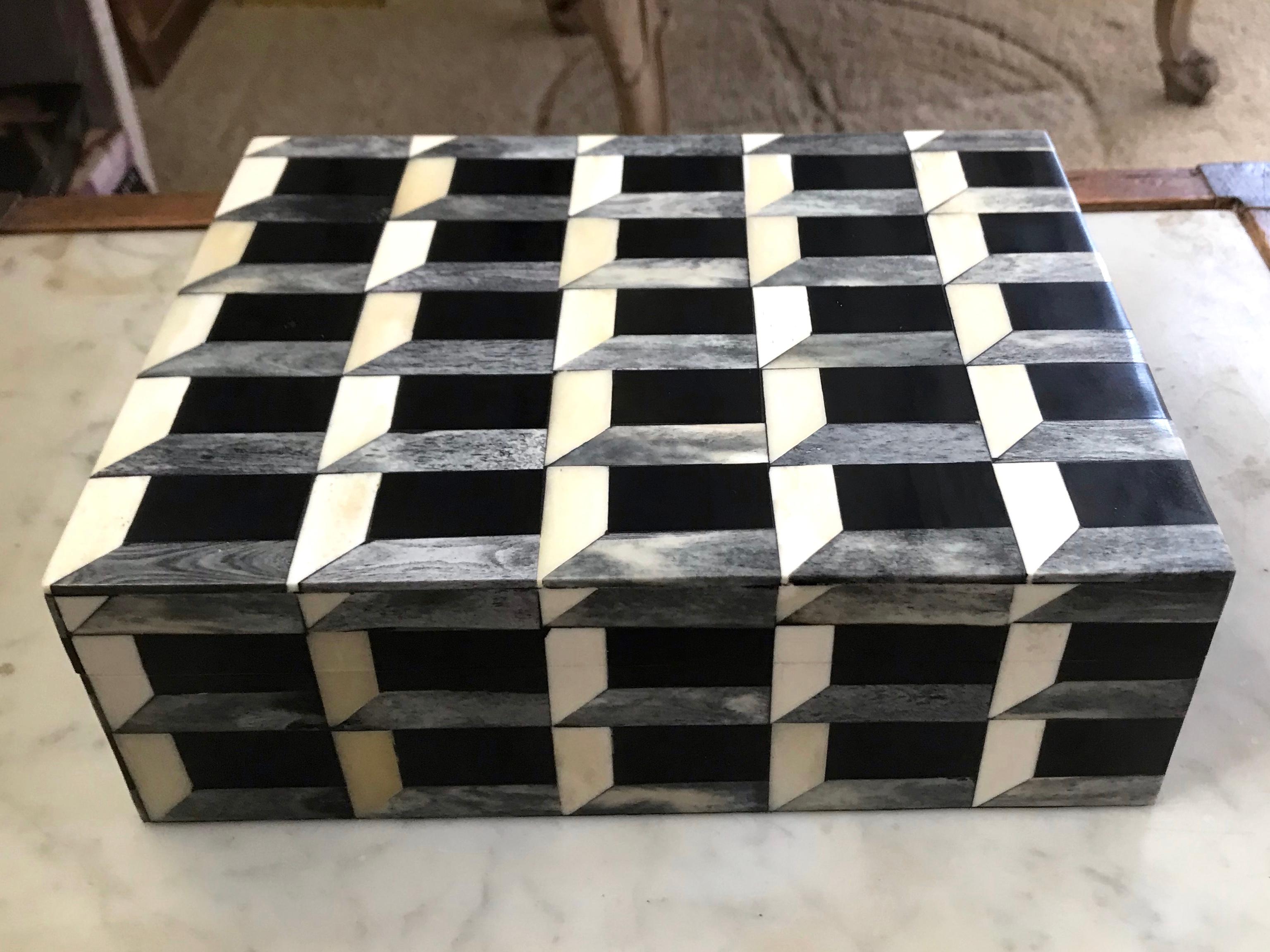 Schwarze, graue und cremefarbene Schatulle aus Horn und Knochen mit geometrischen Intarsien 3