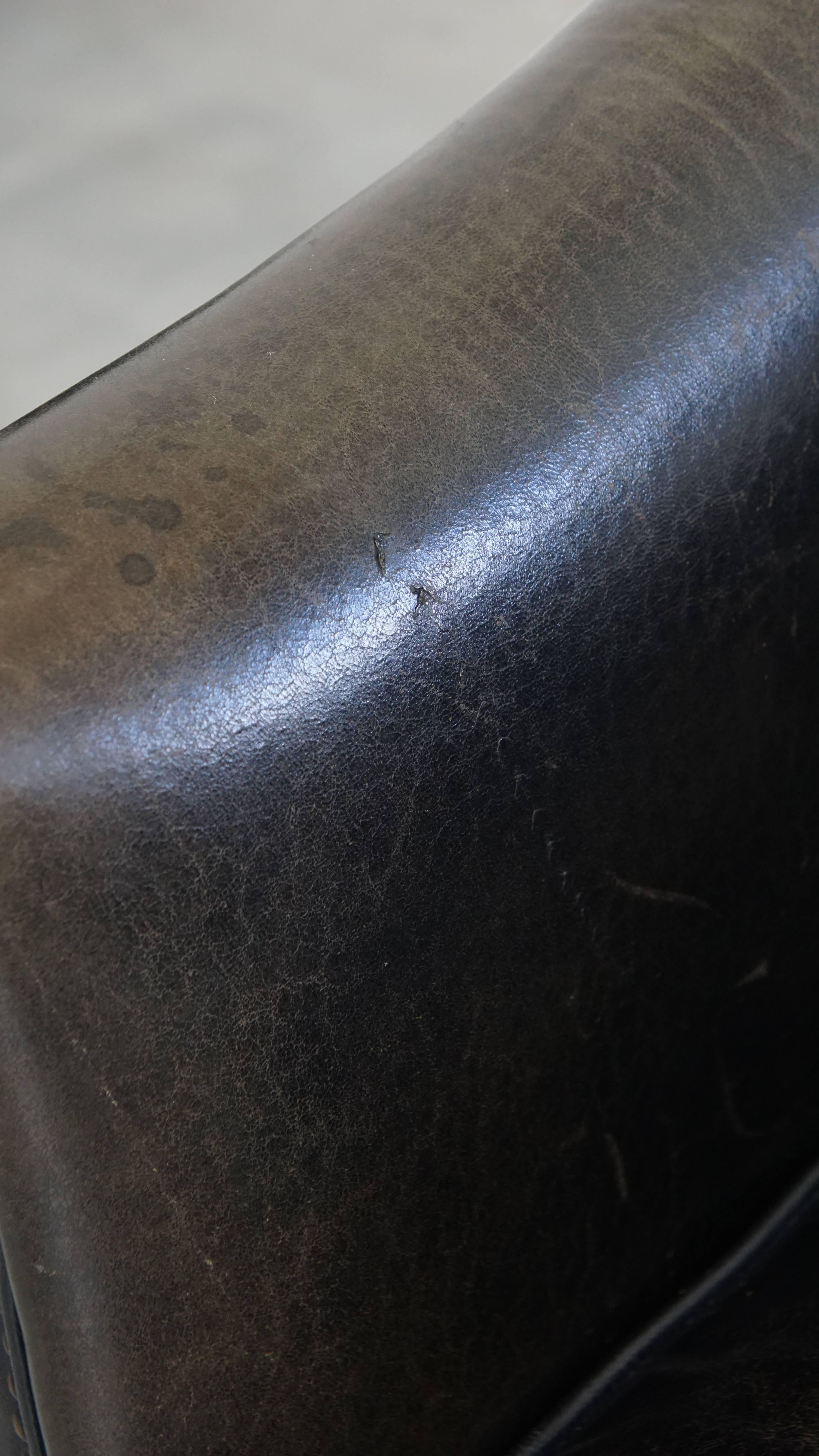 Sillón club de piel de oveja negra/gris en venta 4