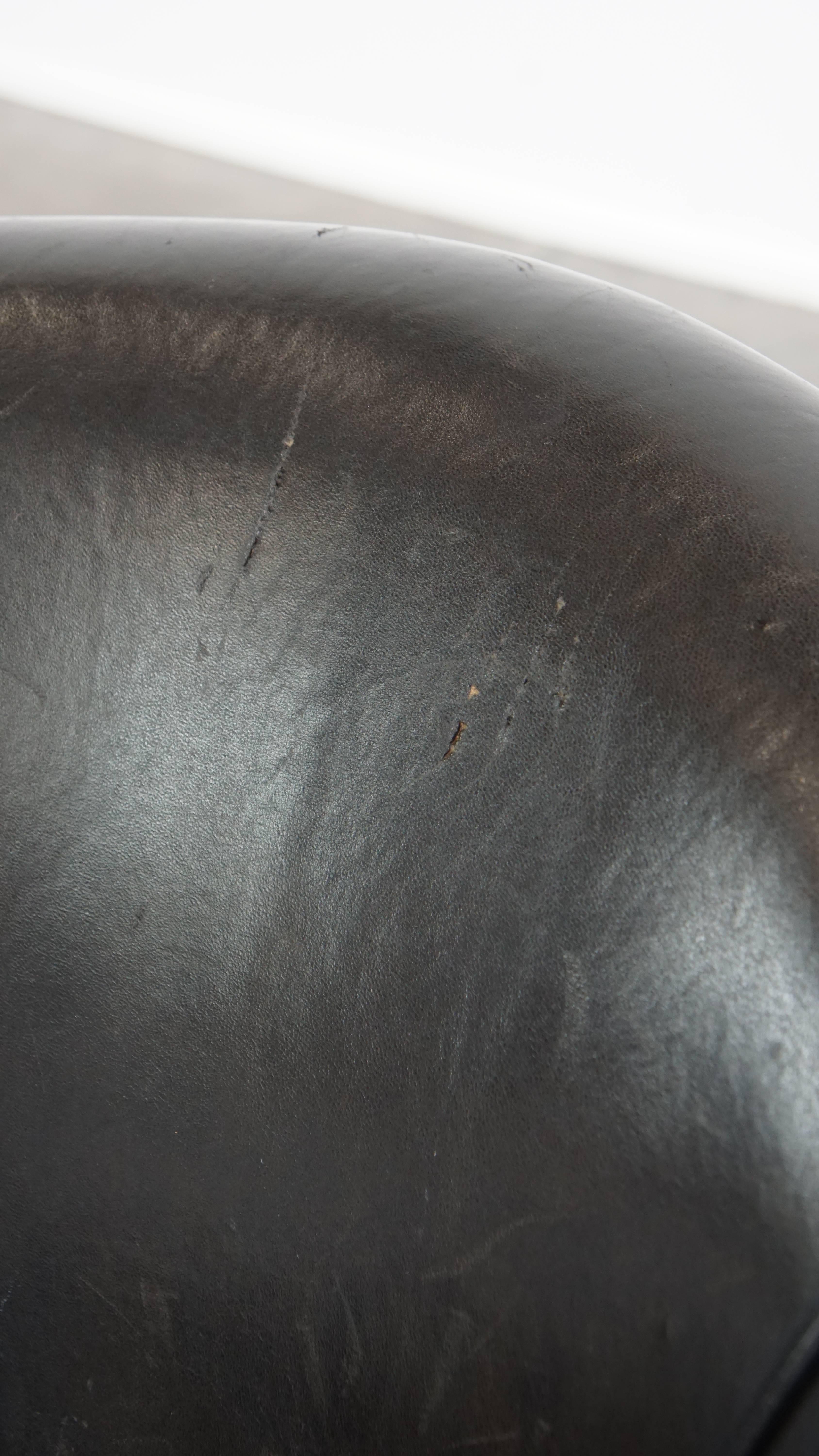 Sillón club de piel de oveja negra/gris en venta 5