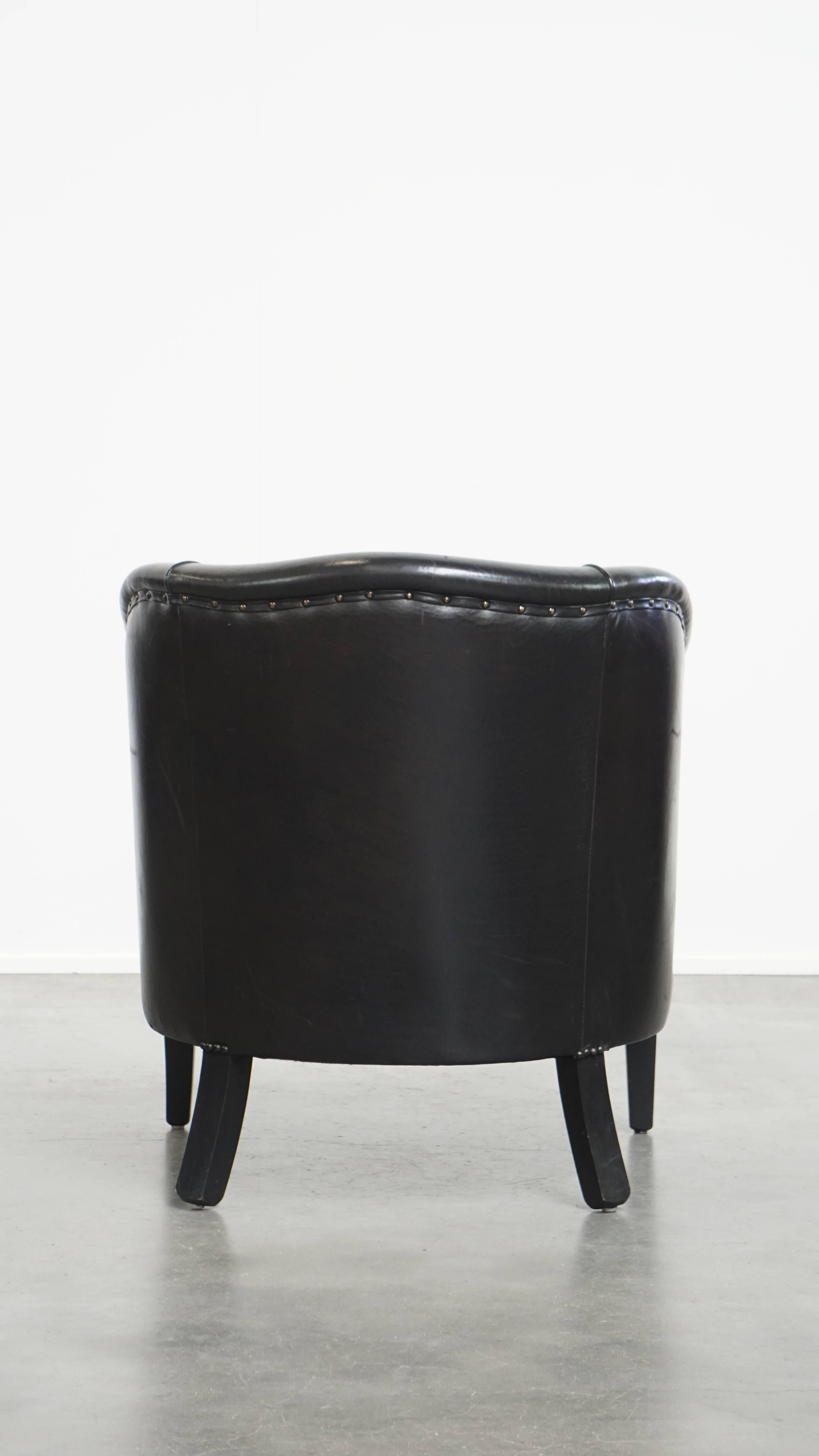 Sillón club de piel de oveja negra/gris Hecho a mano en venta