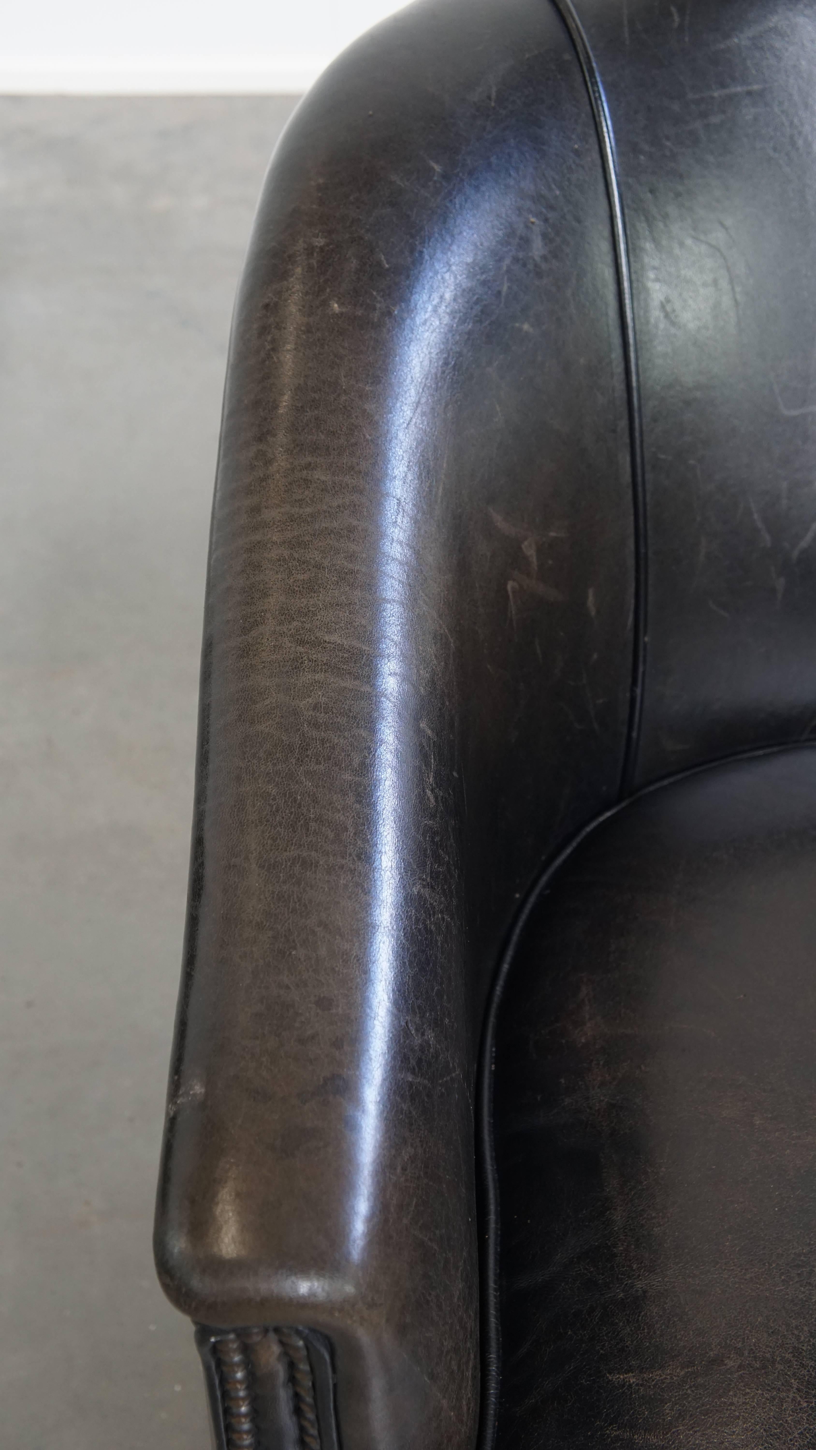 Sillón club de piel de oveja negra/gris Cuero en venta