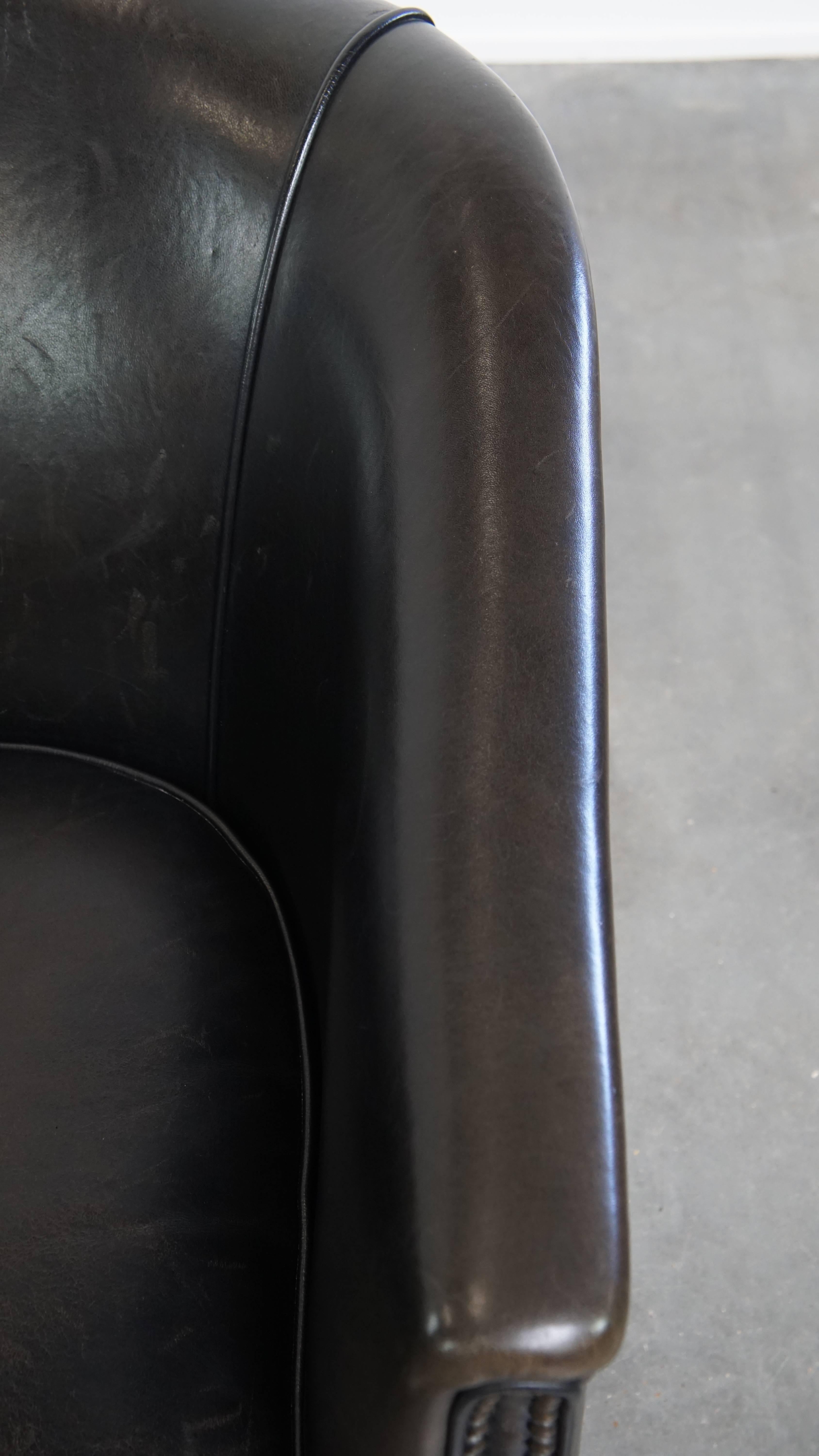 Sillón club de piel de oveja negra/gris en venta 1