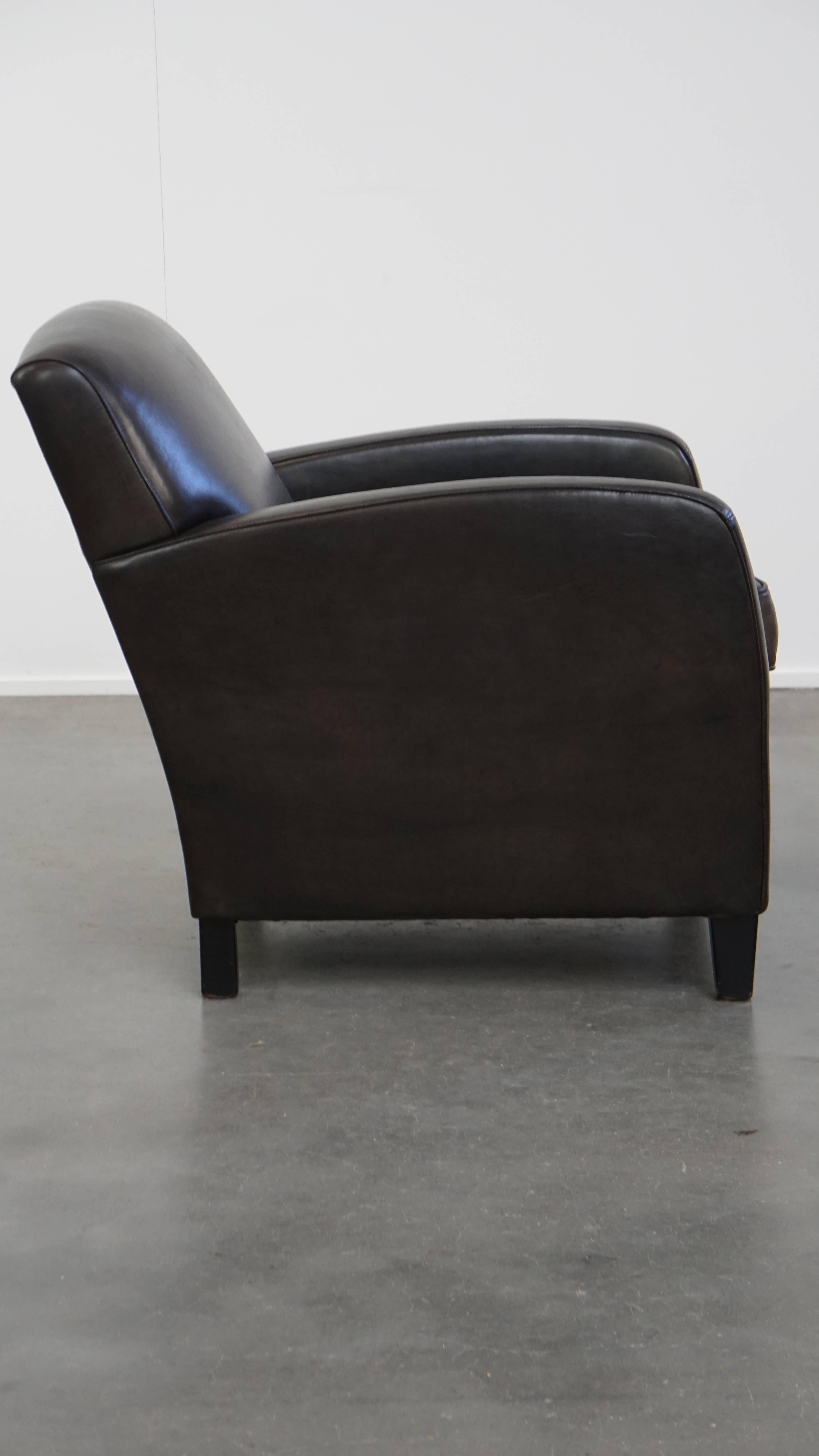 Sillón de diseño en piel de oveja negra/gris Romano clásico en venta