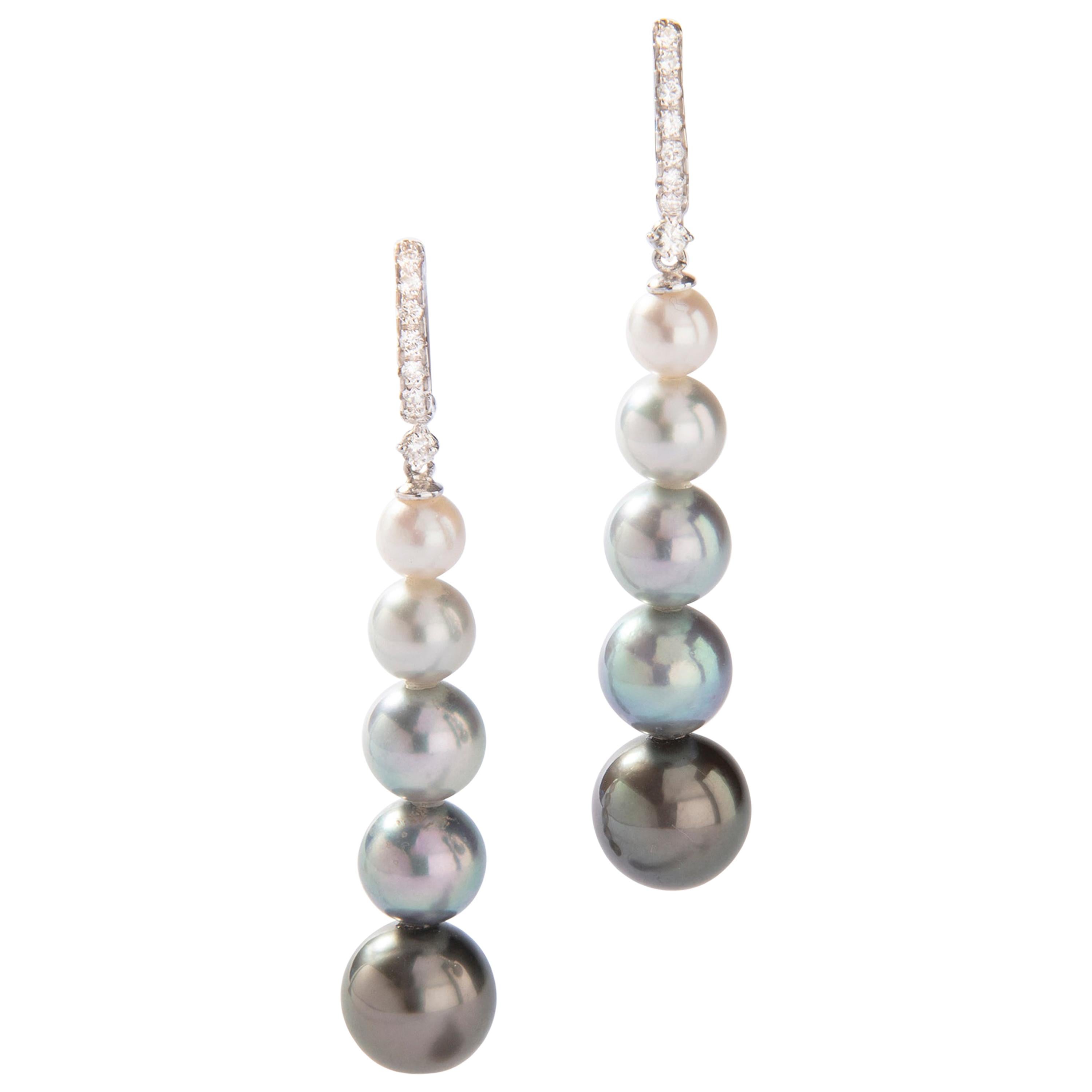 Boucles d'oreilles or blanc 18 carats perles grises noires et blanches diamants en vente