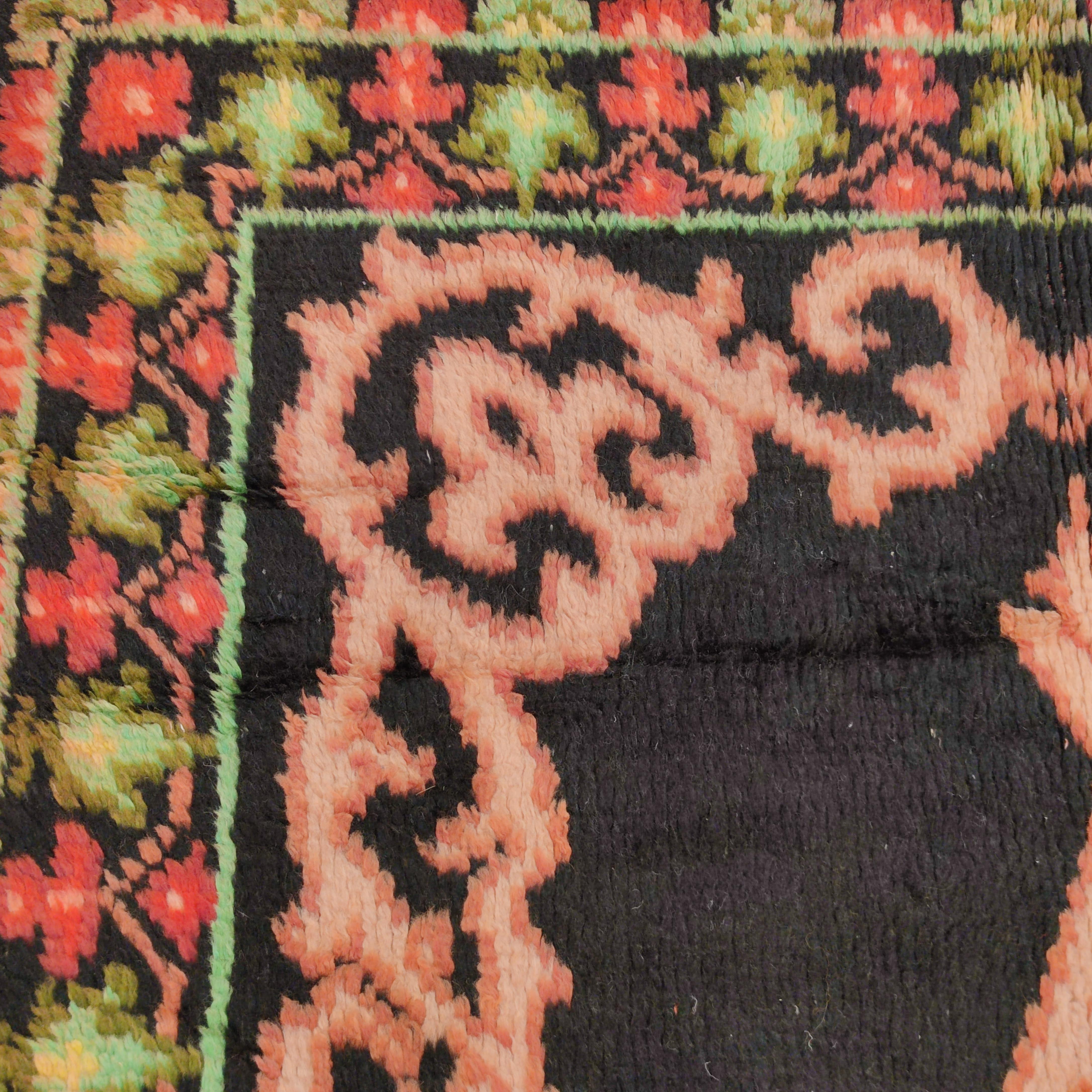 Noué à la main Tapis en coton ukrainien ancien à fond noir et à motif néo-révolutionnaire du XVIIIe siècle en vente