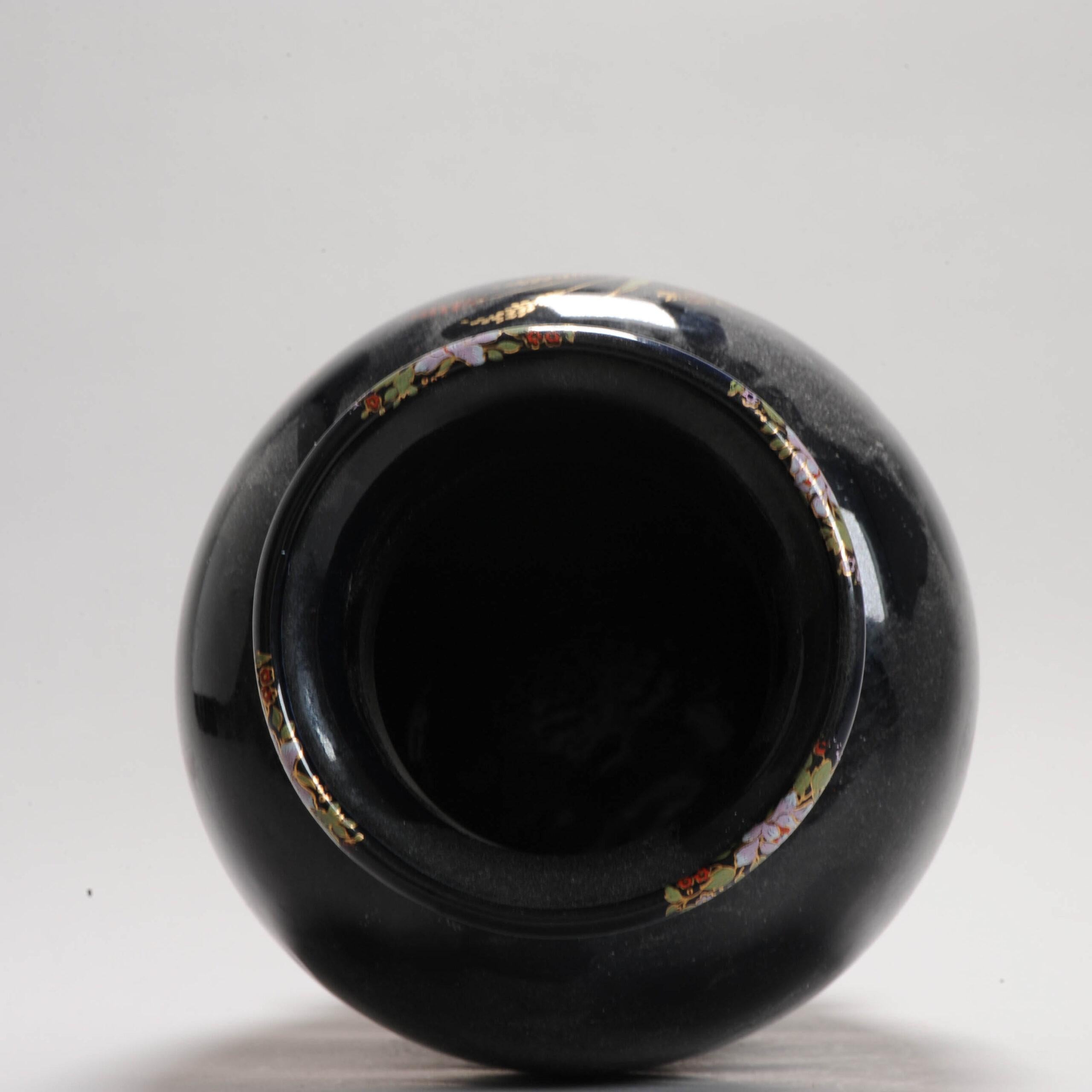 Cinese Vaso di porcellana cinese a fondo nero Proc Fencai, XX secolo in vendita