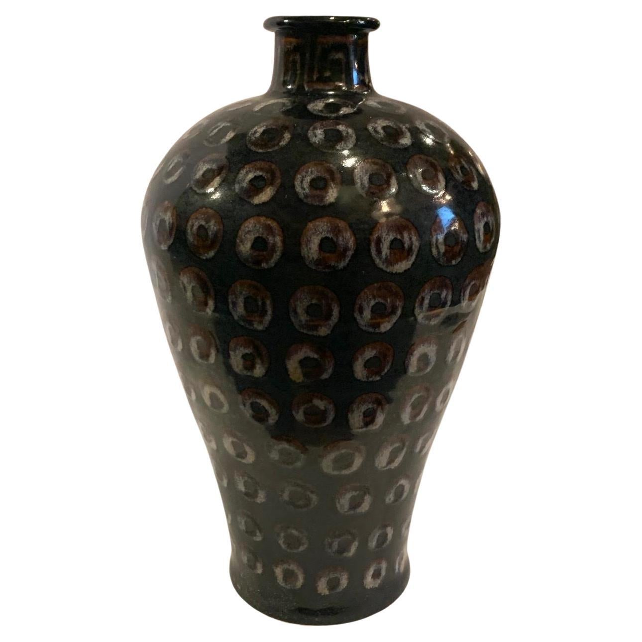 Vase à motif de cercles sur fond noir peint à la main, Chine, contemporain