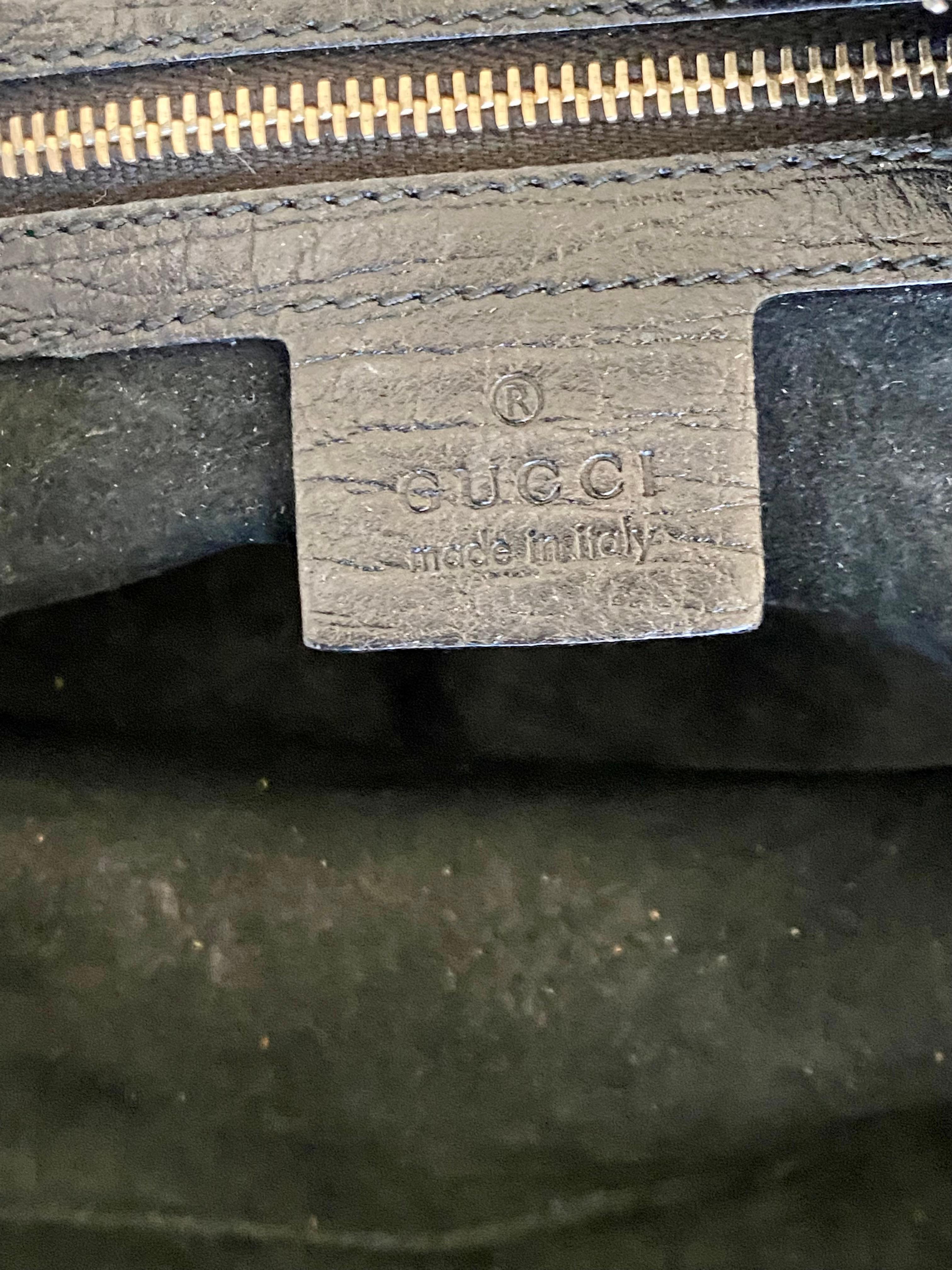 2000er Gucci by Tom Ford Schwarze übergroße Umhängetasche aus Straußenleder Horsebit im Angebot 2
