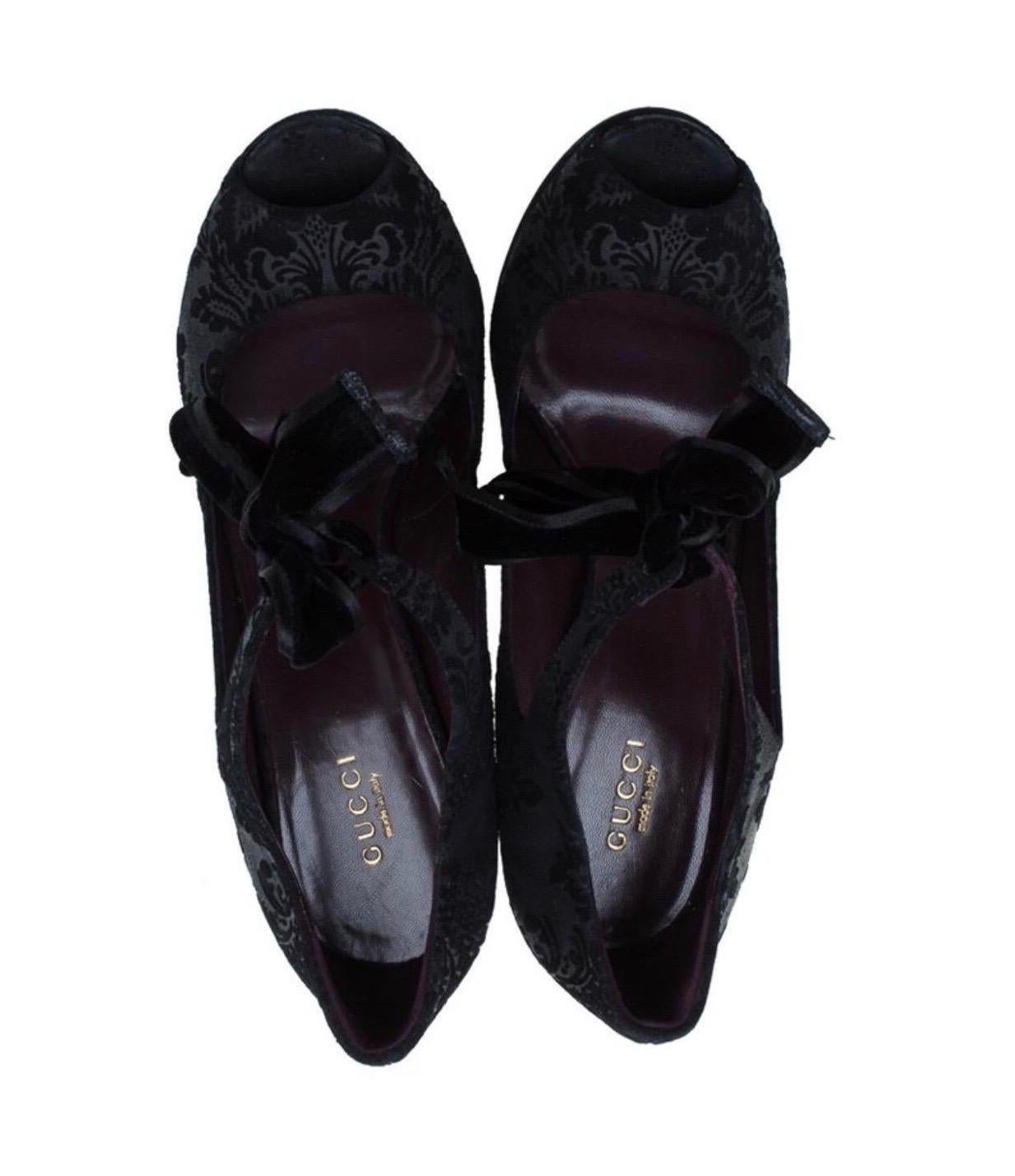 NEW Black Gucci Suede Brocade Pineapple High Heel Sandals Pumps Velvet Bowtie 38 For Sale 2
