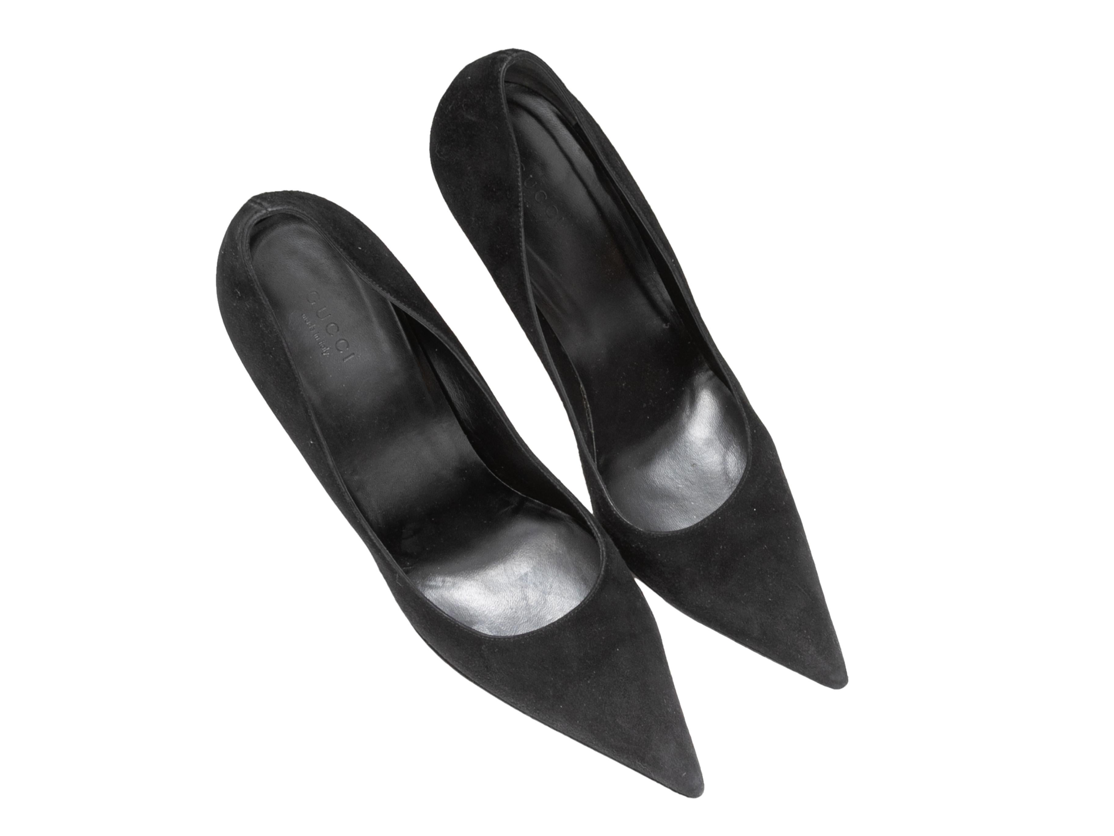 Escarpins à bout pointu en daim noir de Gucci. Détails en bambou au niveau des talons. Hauteur de talon de 4,5