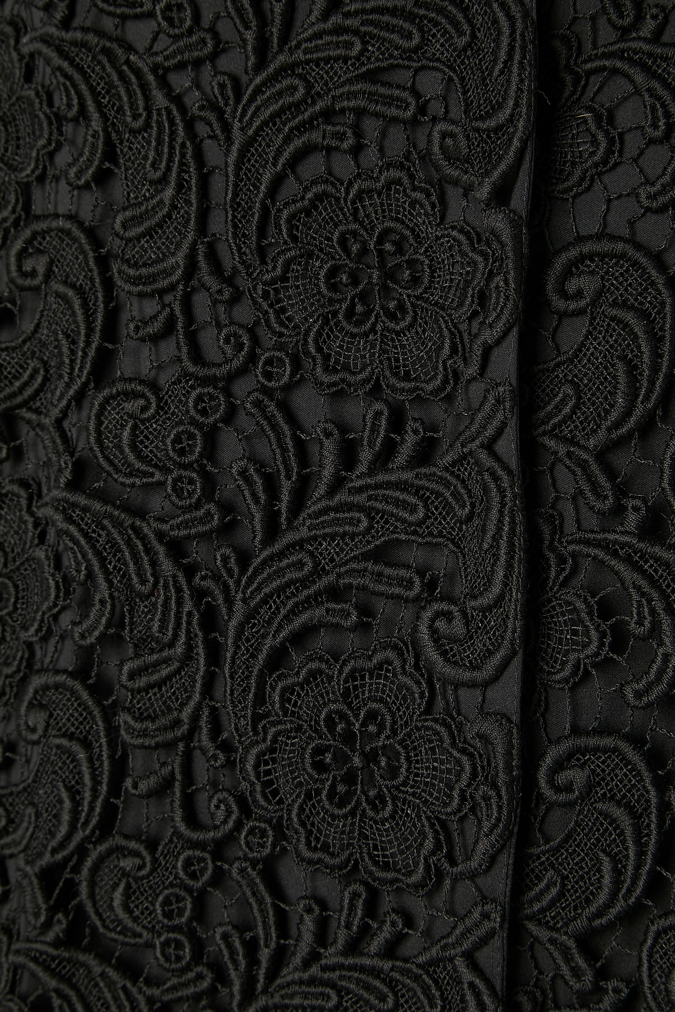 Noir Manteau de soirée en guipure noir avec col en vison PRADA  en vente