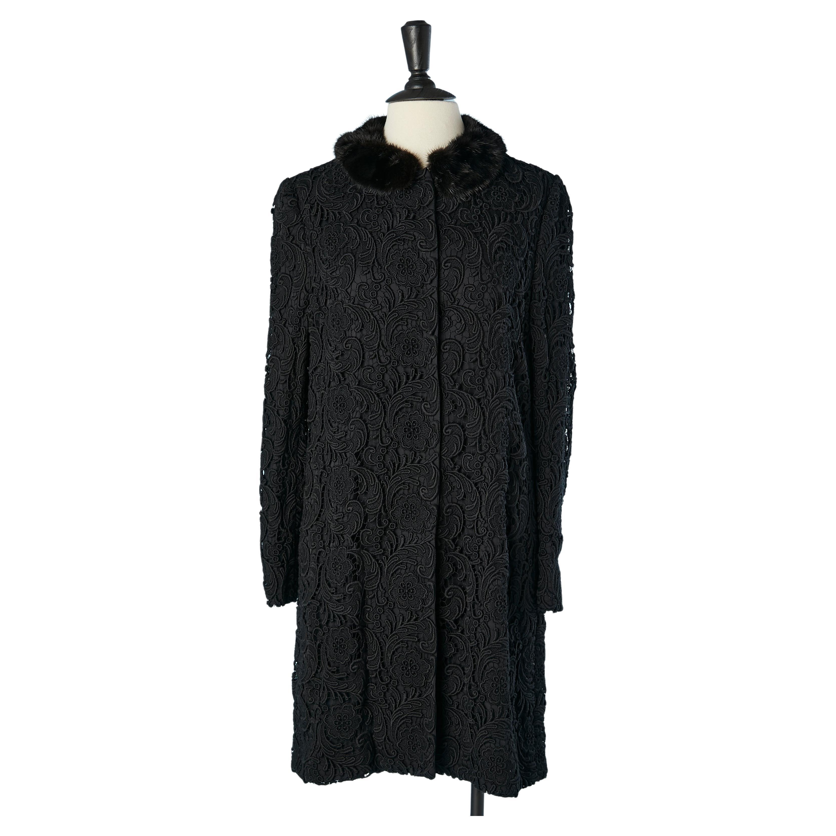 Manteau de soirée en guipure noir avec col en vison PRADA  en vente