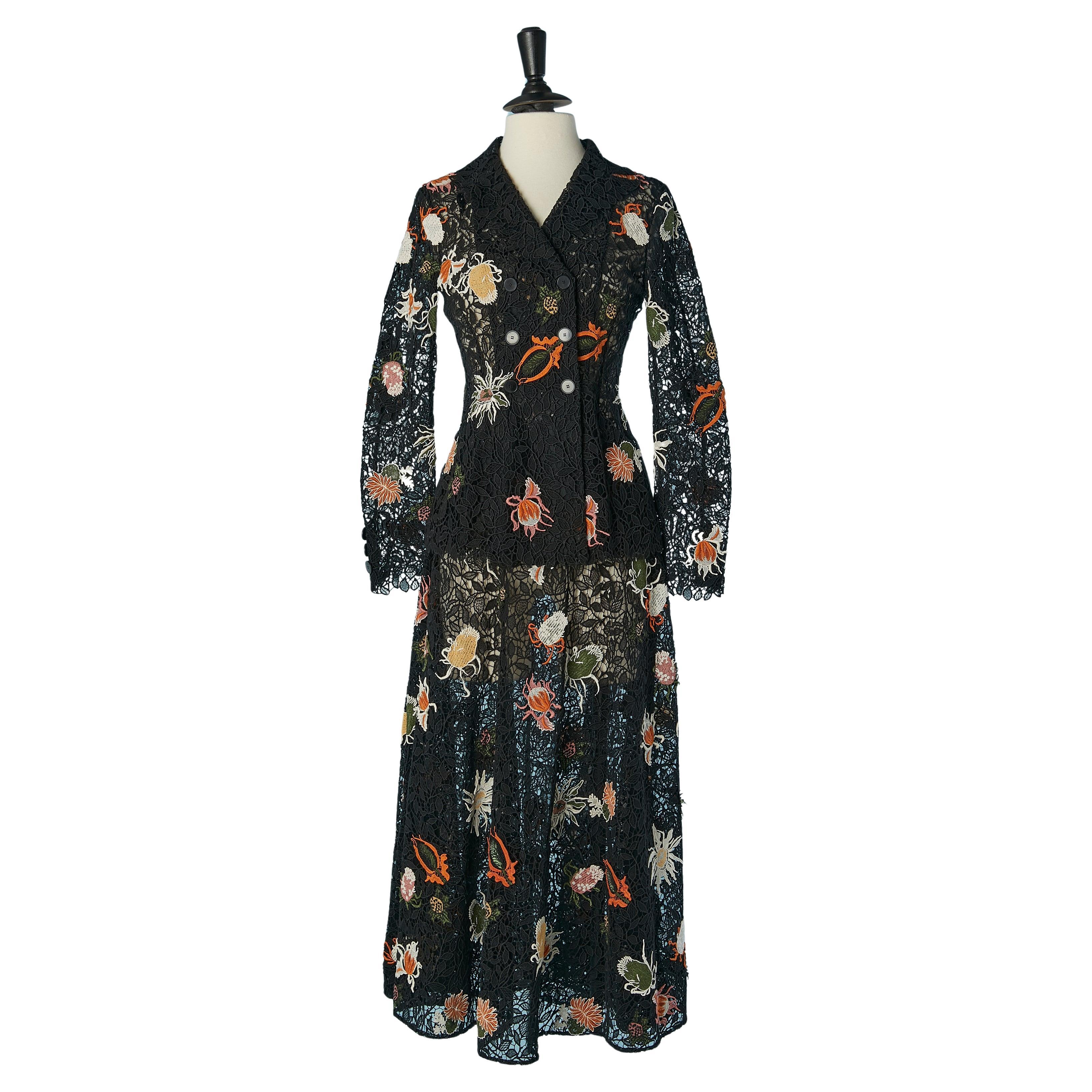 Completo giacca e gonna in guipure nero con applicazioni floreali CHRISTIAN DIOR in vendita