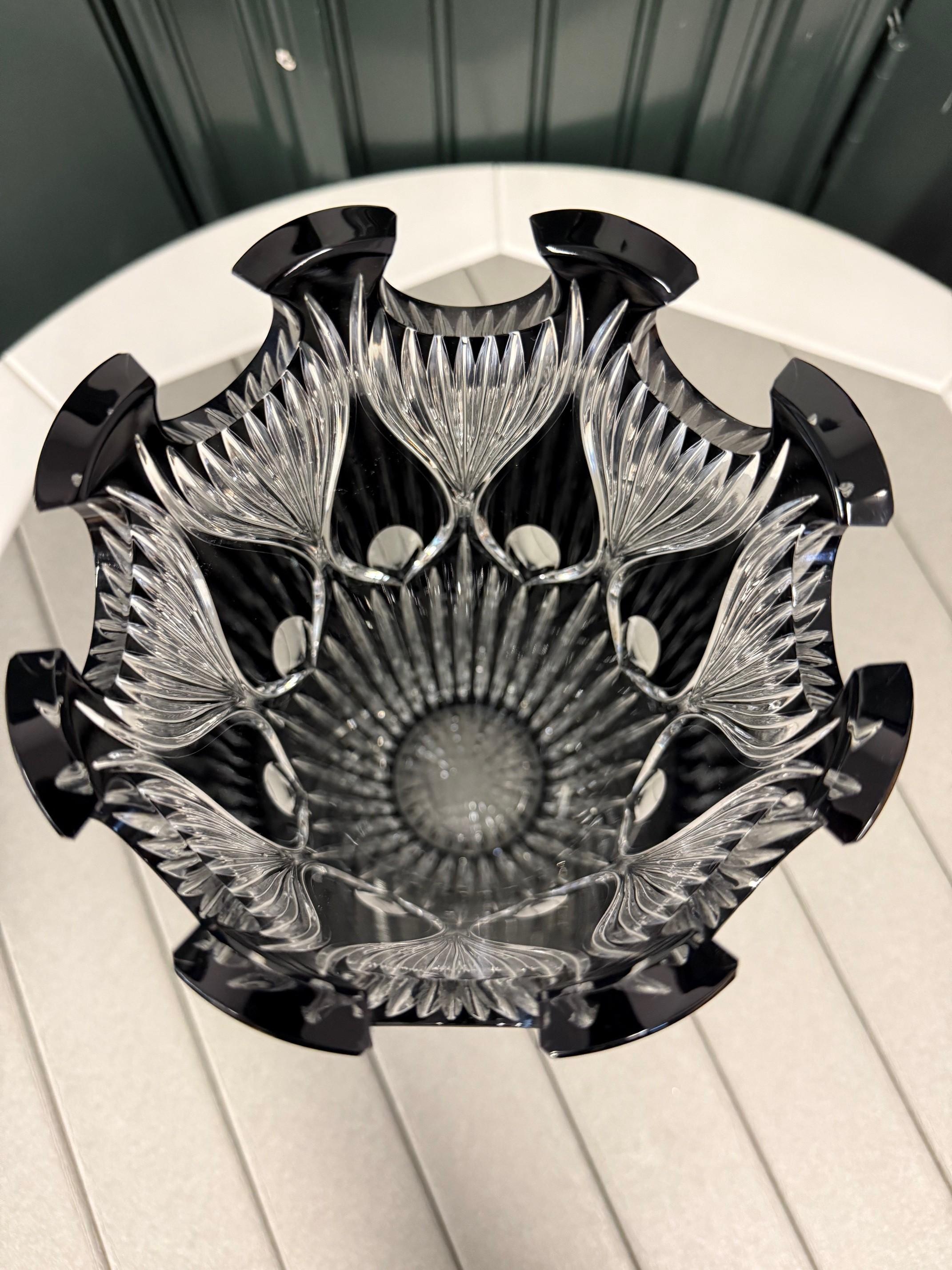 Schwarze Vase aus handgeschliffenem Bleikristall von Caesar Crystal Bohemiae Co. Tschechische Republik im Angebot 6