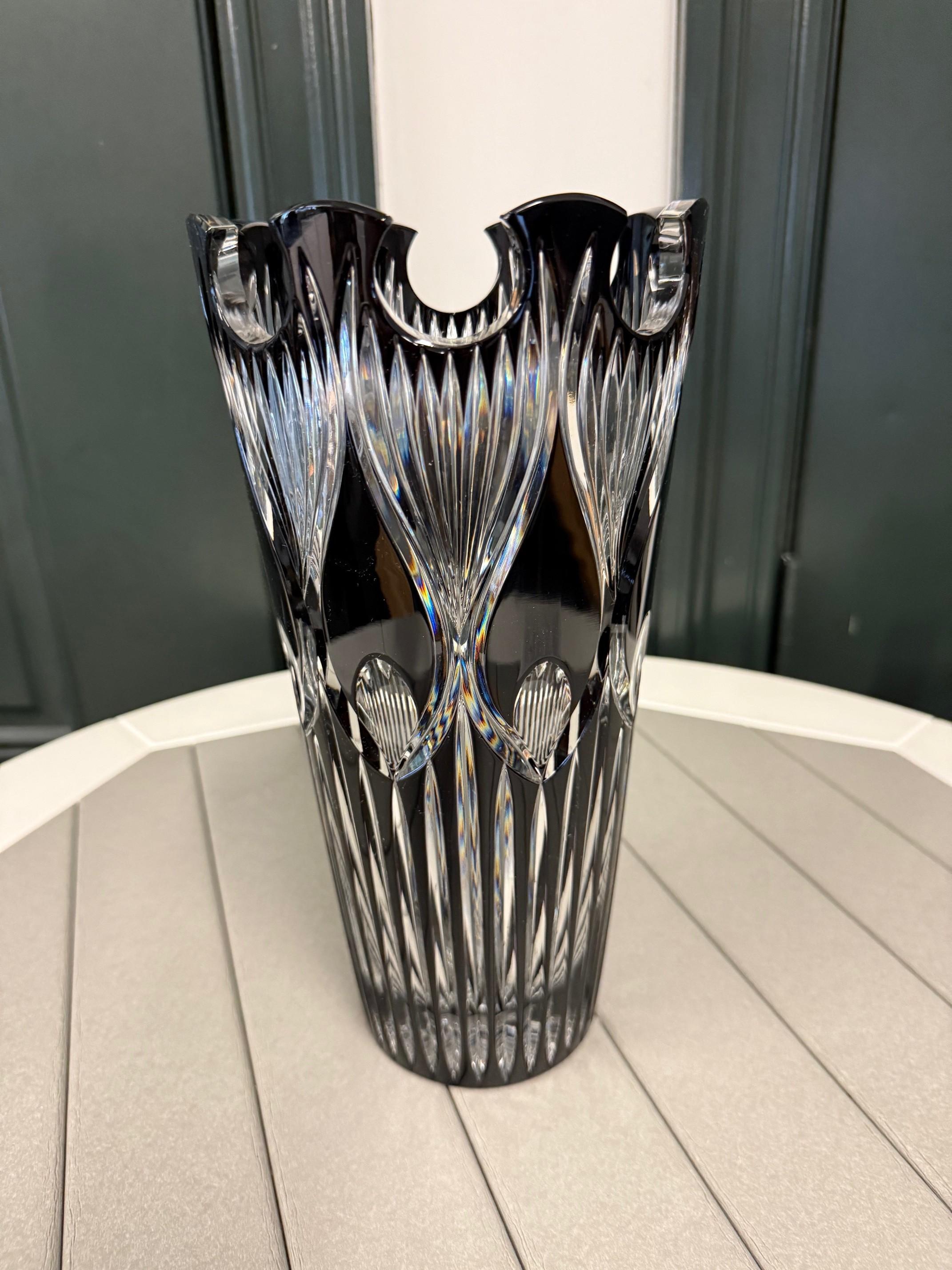 Schwarze Vase aus handgeschliffenem Bleikristall von Caesar Crystal Bohemiae Co. Tschechische Republik im Angebot 3