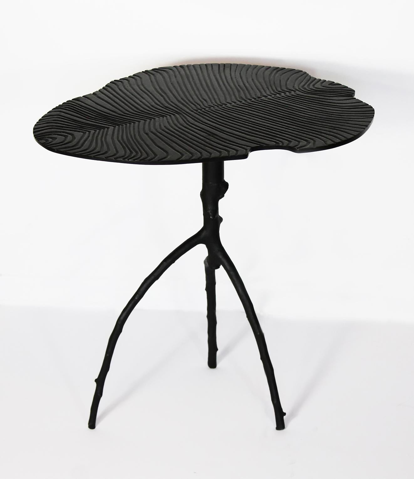 Triptyque de tables empilables Dickinsonia noires fabriquées à la main en bronze par Eric Gizard en vente 1