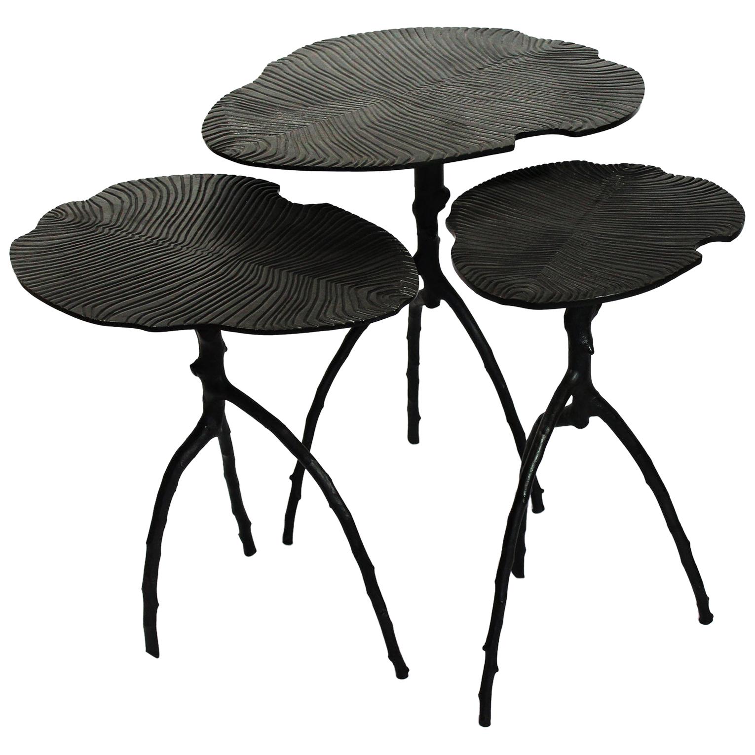 Triptyque de tables empilables Dickinsonia noires fabriquées à la main en bronze par Eric Gizard en vente