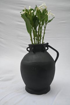 Maceta con asa negra by Deetee Home