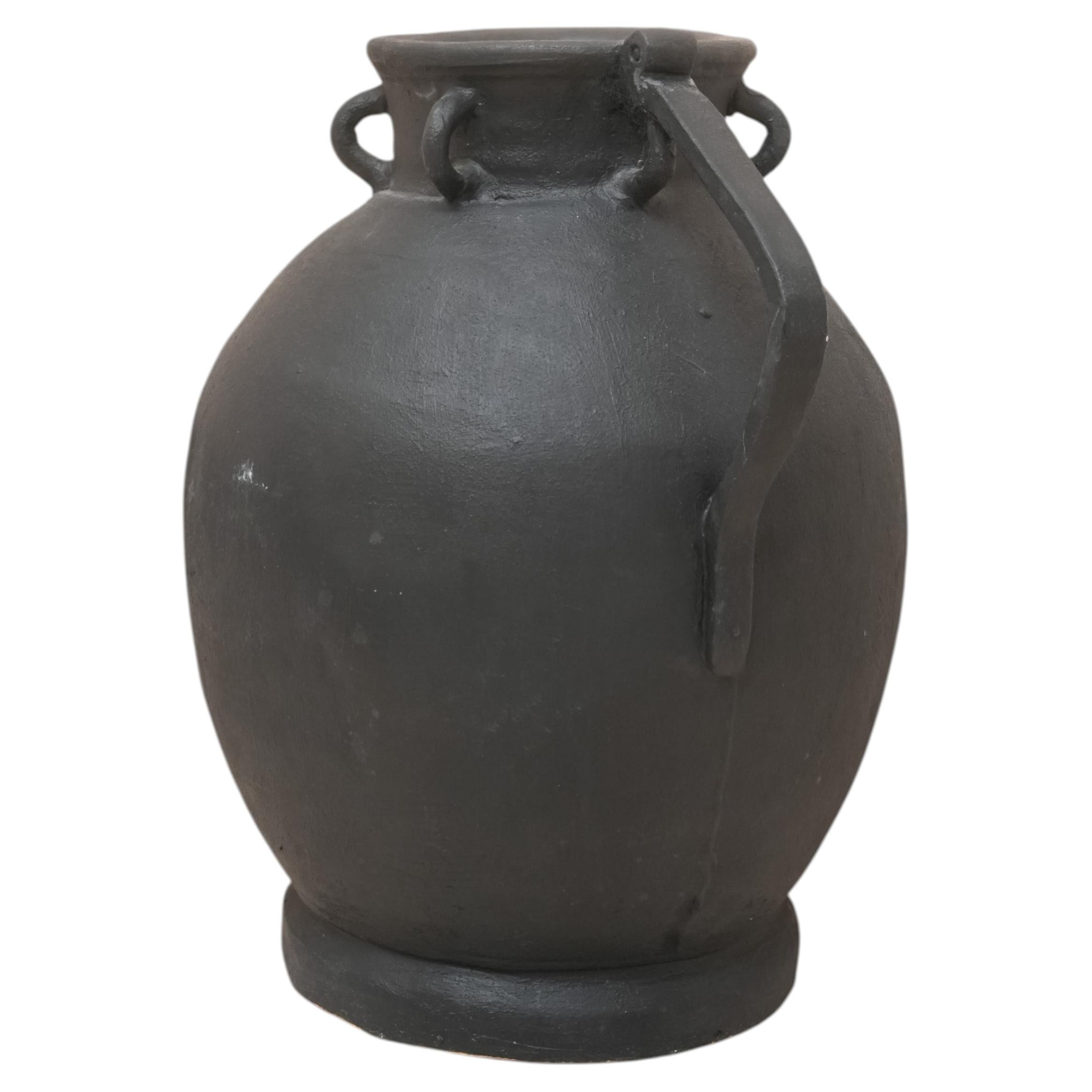 Maceta con asa negra by Deetee Home en venta