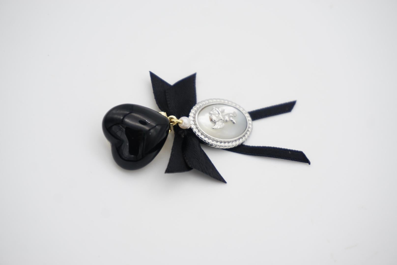 Orecchini a clip a forma di cuore nero con fiocco d'amore in argento con cupido, angelo e pietra lunare in vendita 5