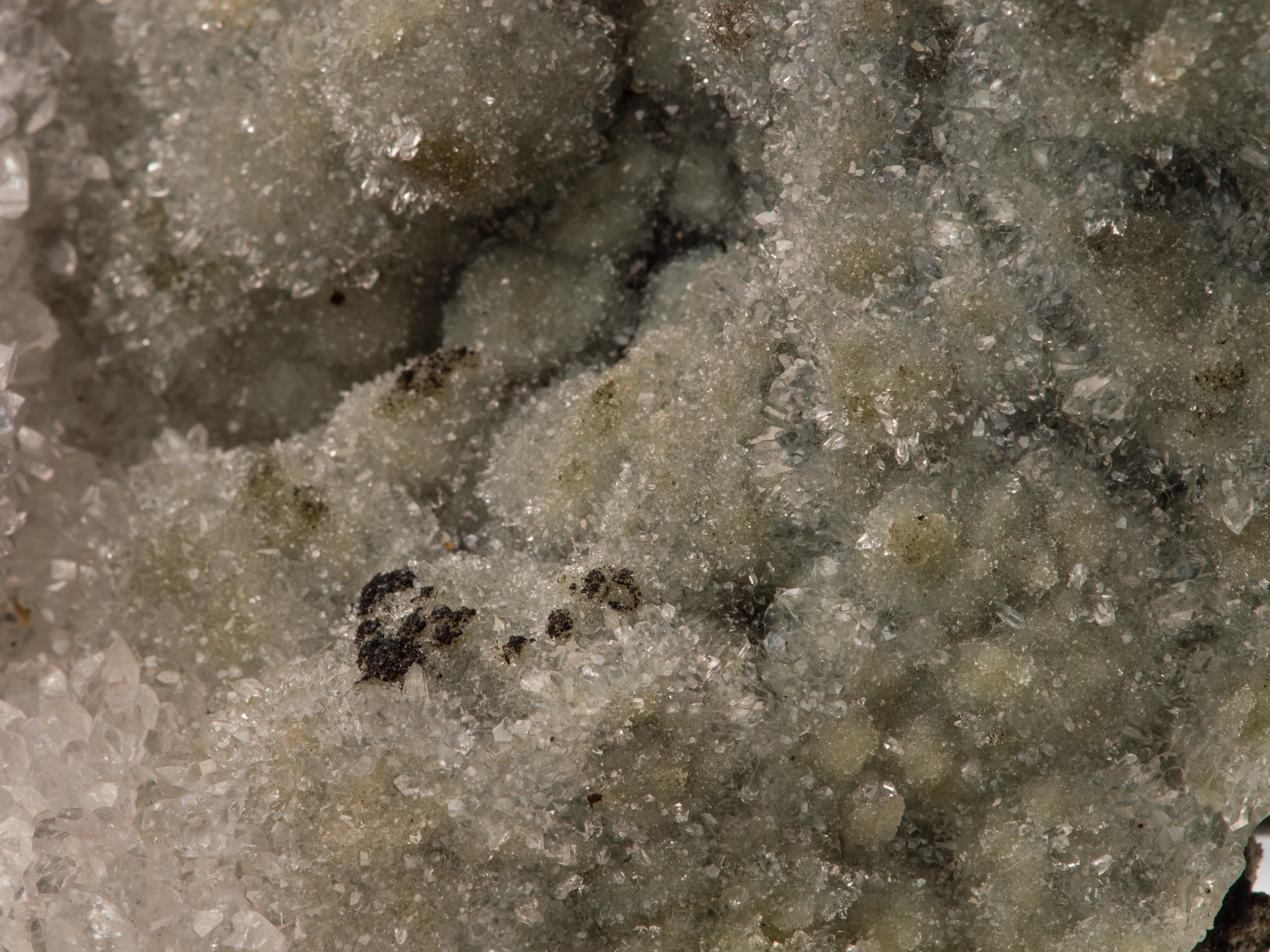 Hematite noire avec une couverture de quartz blanc en vente 8