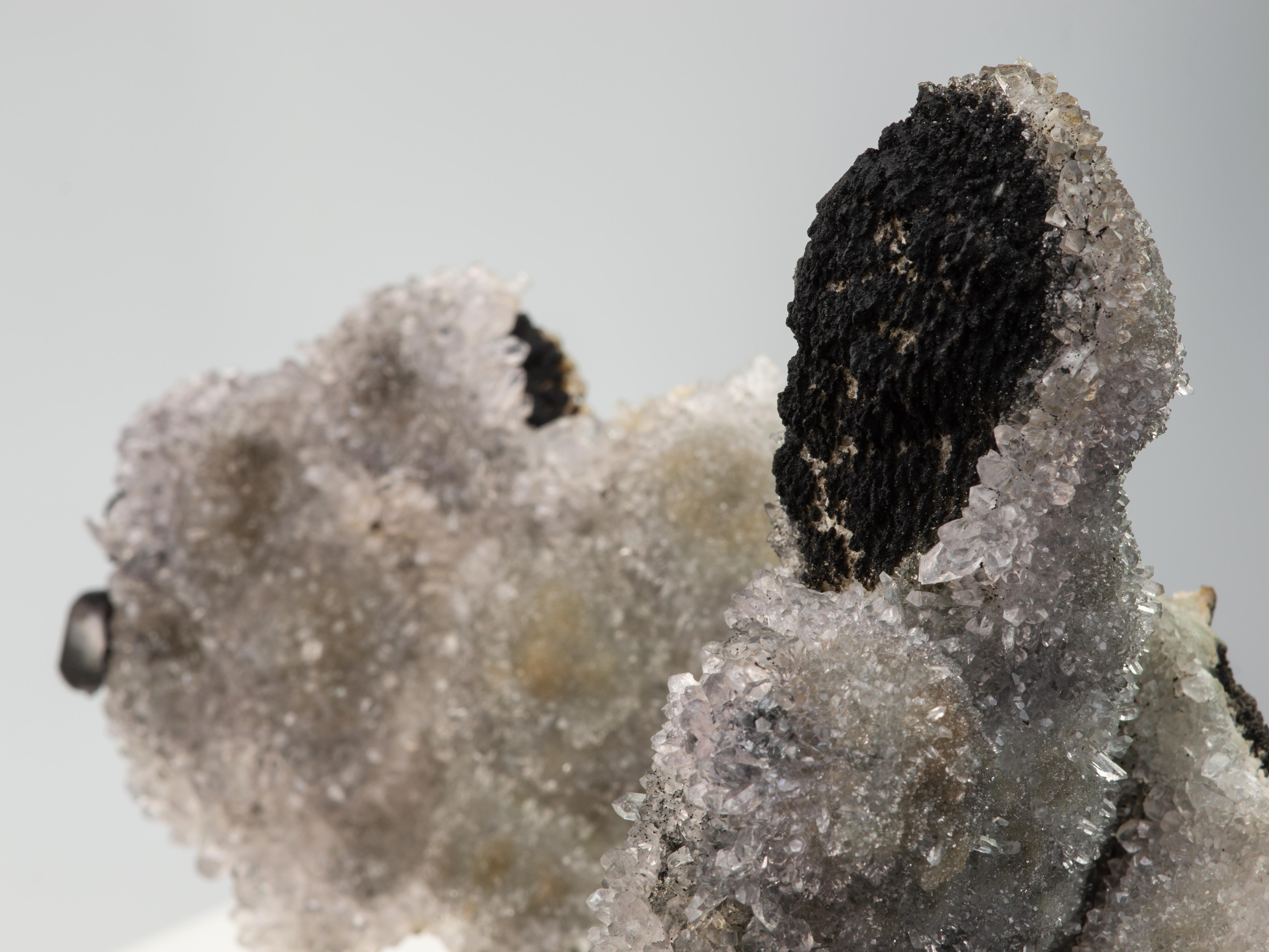 Hematite noire avec une couverture de quartz blanc en vente 10