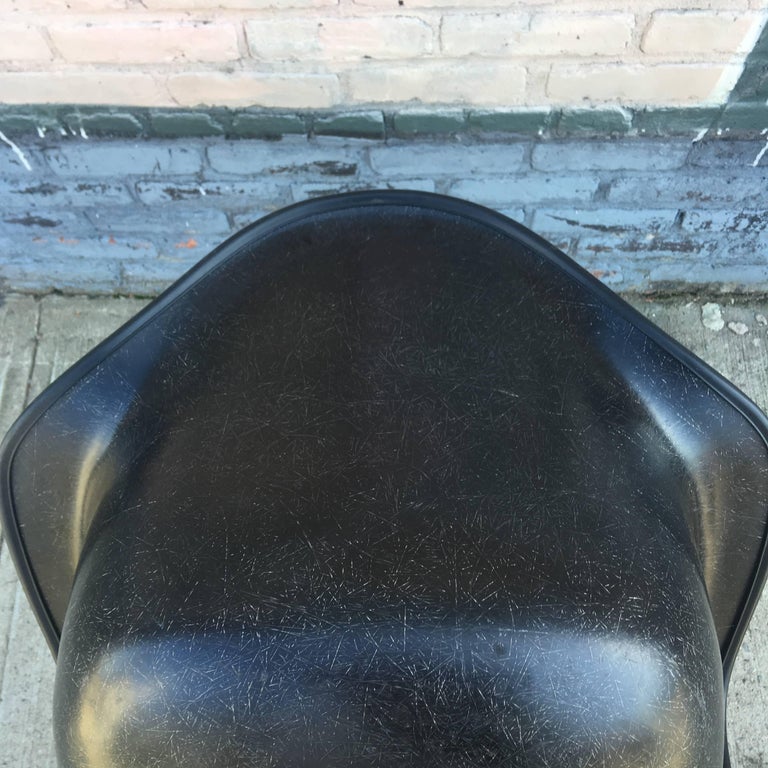 Black Herman Miller Eames Fiberglass Rocking Chair In Good Condition For Sale In Brooklyn, NY