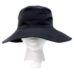 Schwarzer Hermes Eitelkeitenhut