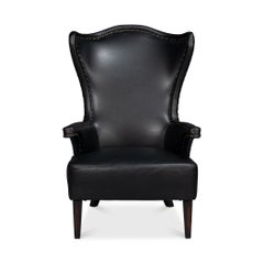 Chaise Wing en cuir noir à haut dossier