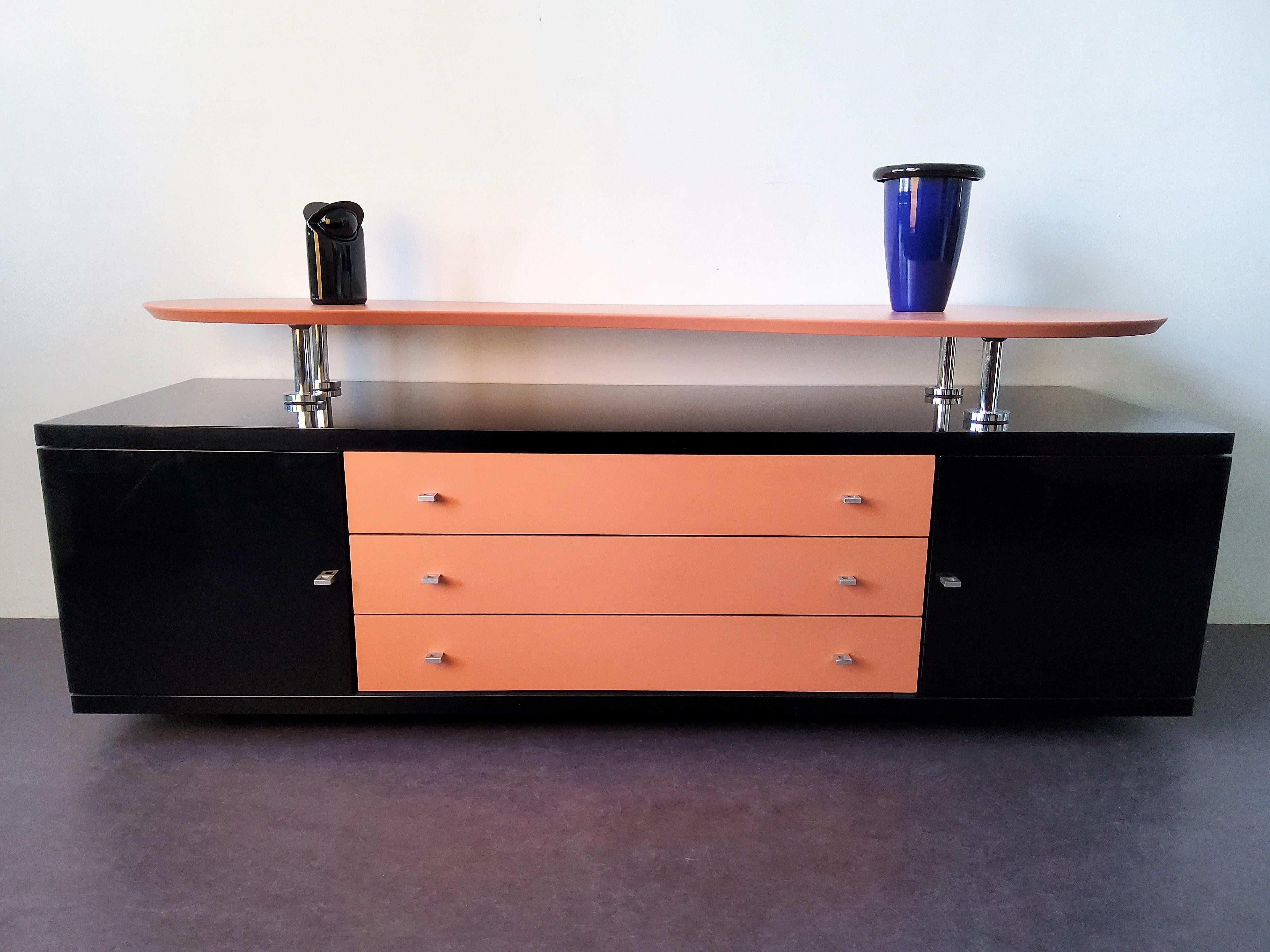 Black High Gloss Sideboard with Pink Details from Late 80's/Early 90's In Good Condition In Steenwijk, NL