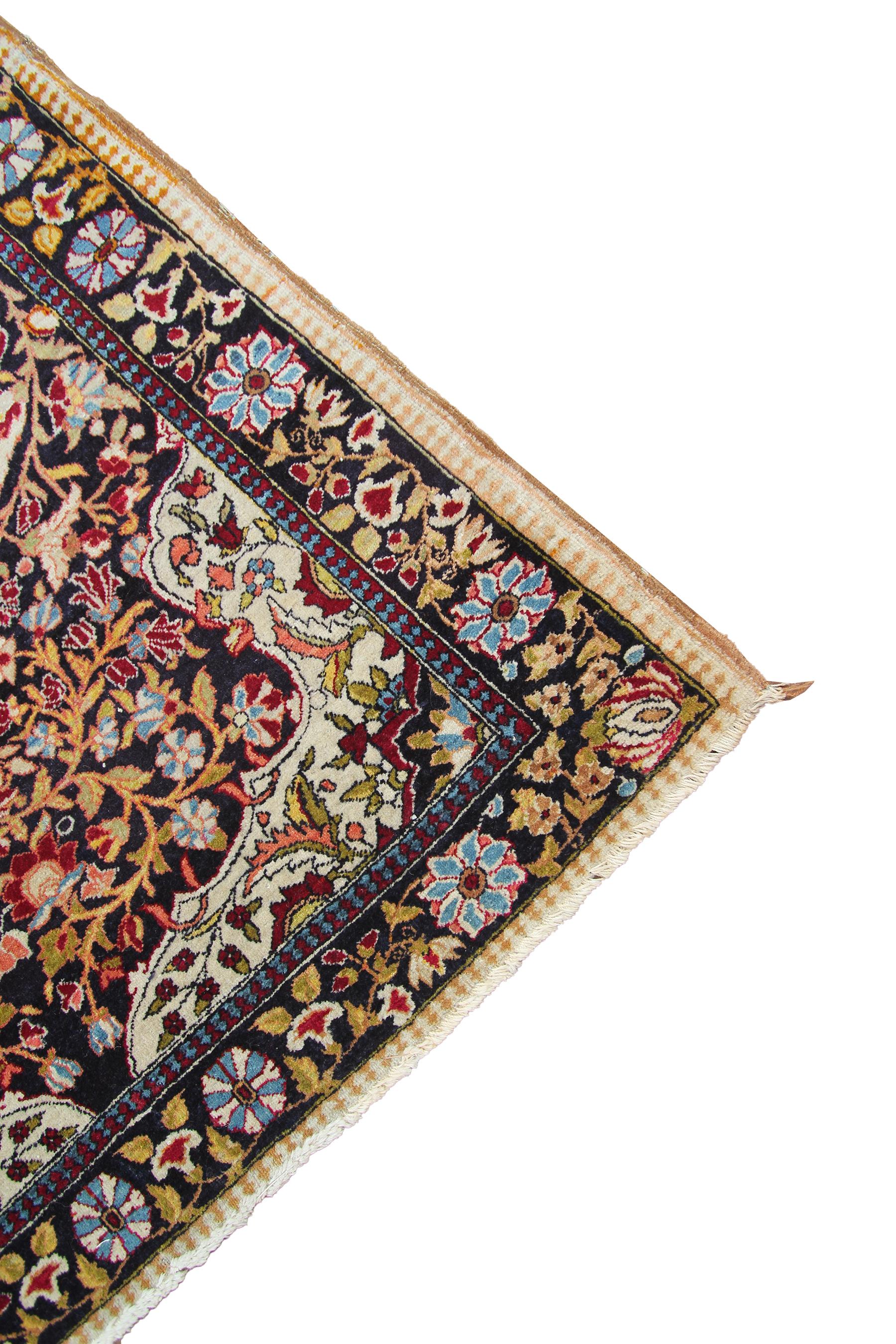 Schwarzer, hochwertiger, antiker, persischer Isfahan-Teppich, handwerkliche Arbeit, 4x5 107x153cm (Persisch) im Angebot