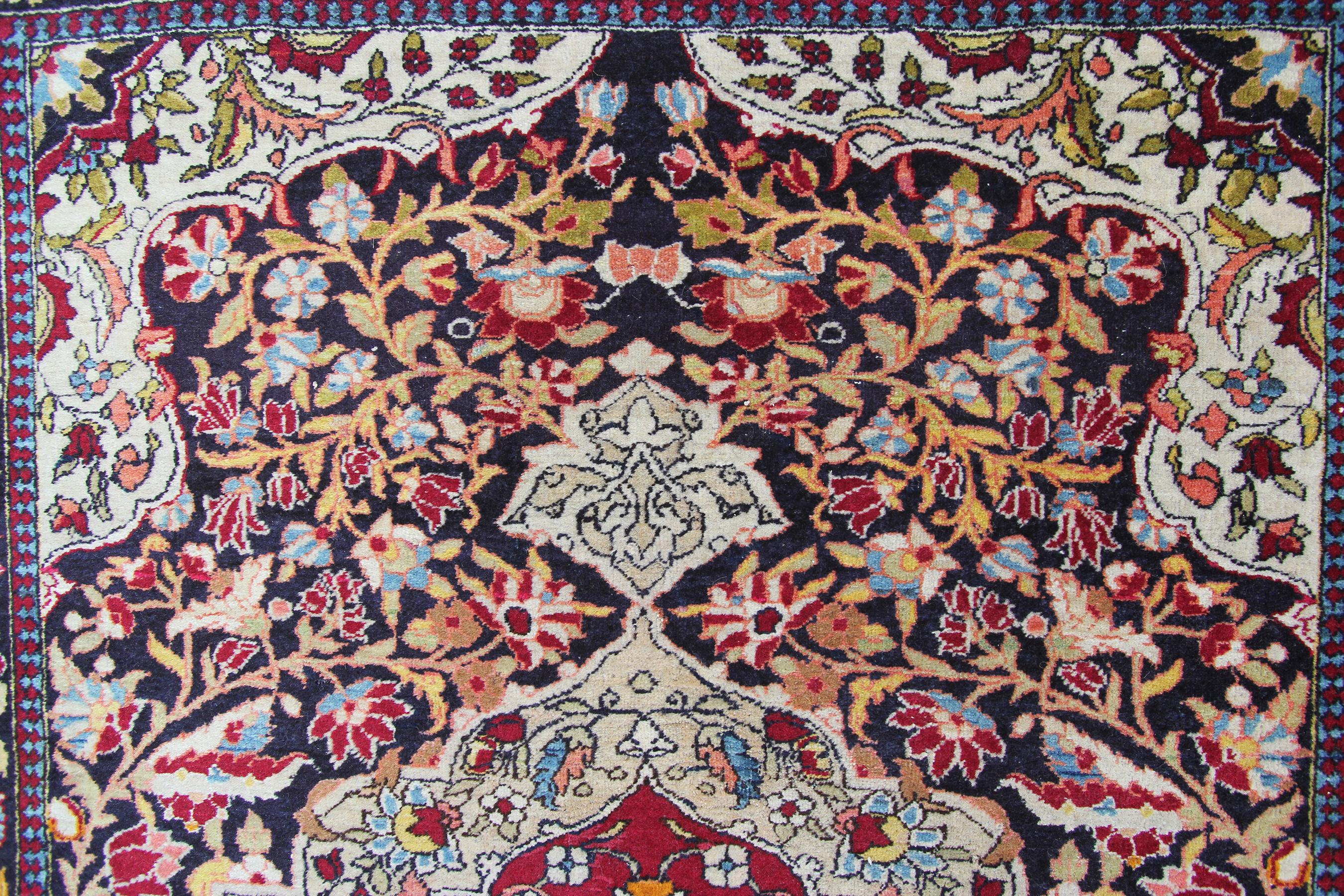 Schwarzer, hochwertiger, antiker, persischer Isfahan-Teppich, handwerkliche Arbeit, 4x5 107x153cm (Ende des 20. Jahrhunderts) im Angebot
