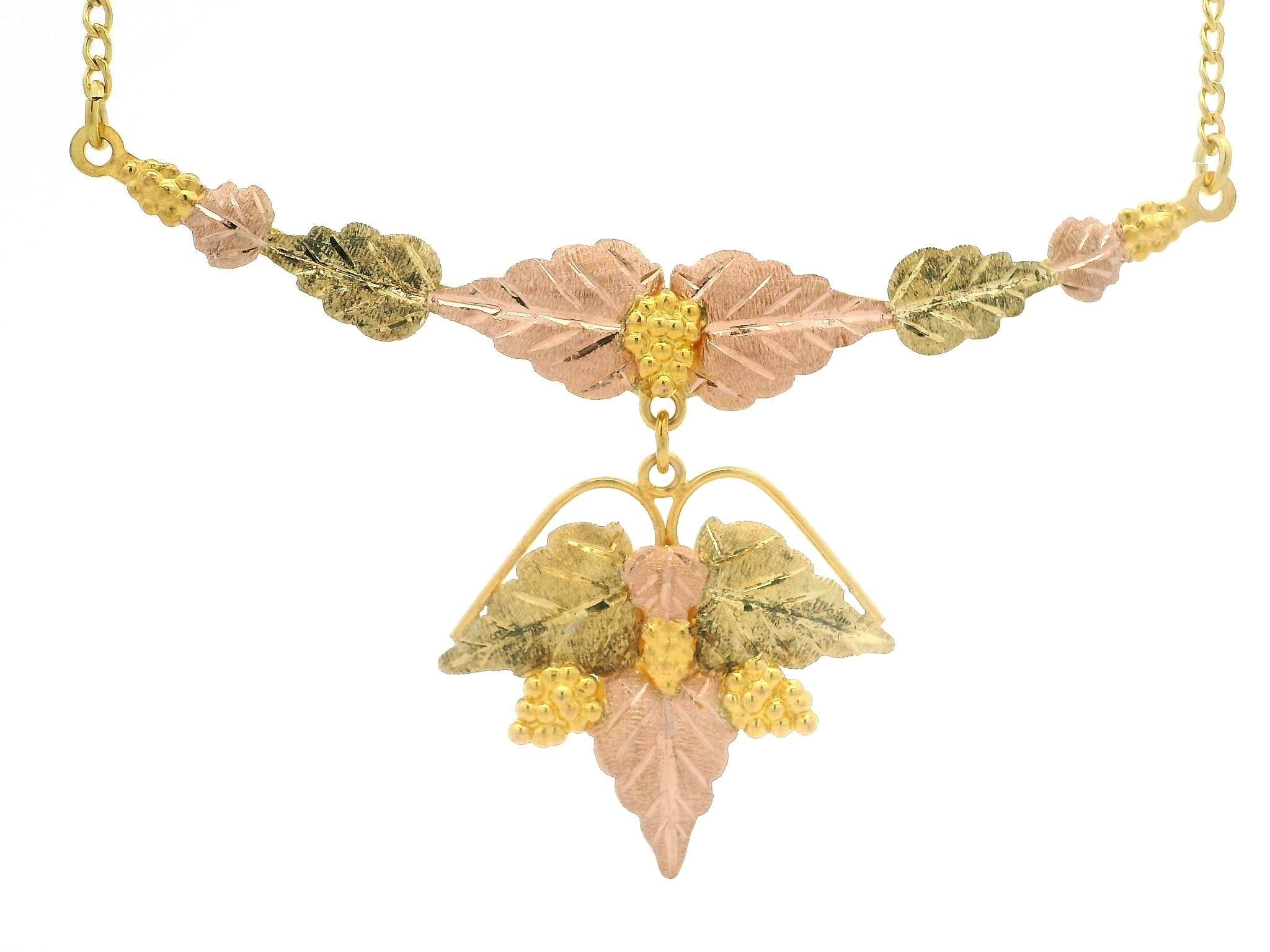 Collier pendentif Black Hills en or jaune, vert et rose 10 carats avec grande feuille détaillée en vente 5