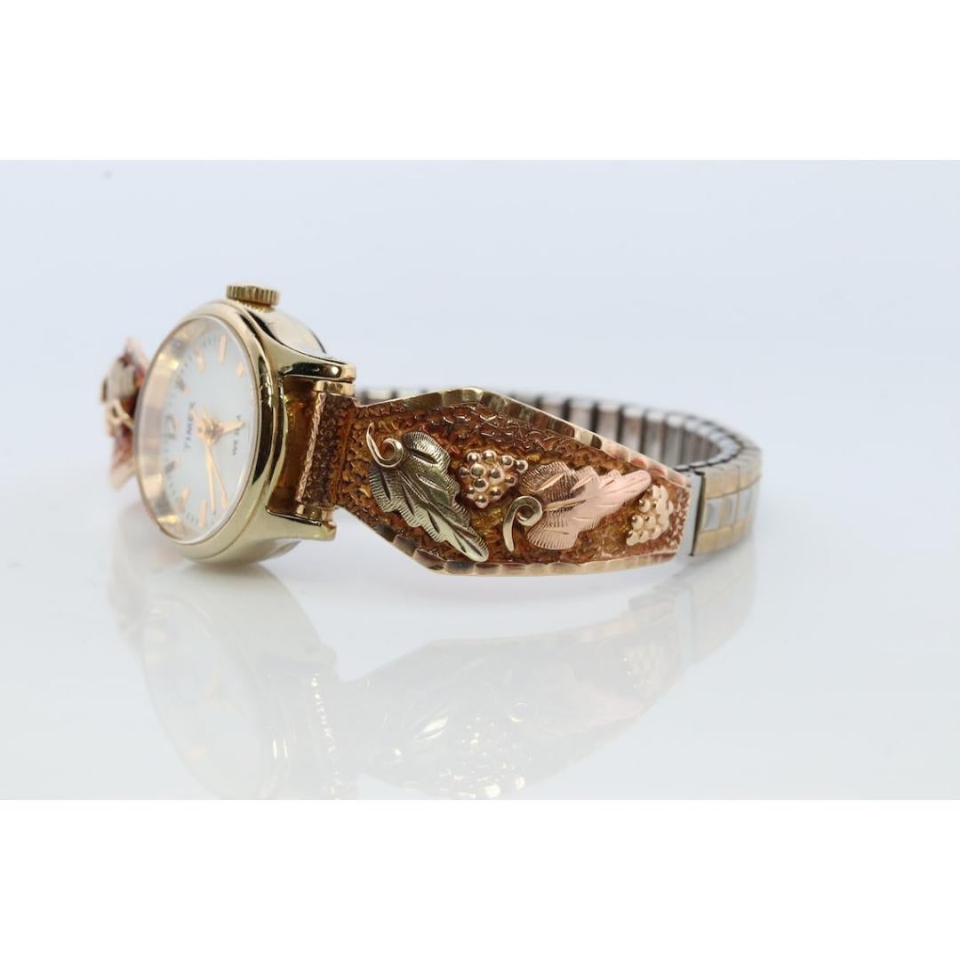 Black Hills Gold 10k Lug Tips with Speidel Band. TIMEX Ladies WR 30M Quartz In Good Condition For Sale In Port Charlotte, FL