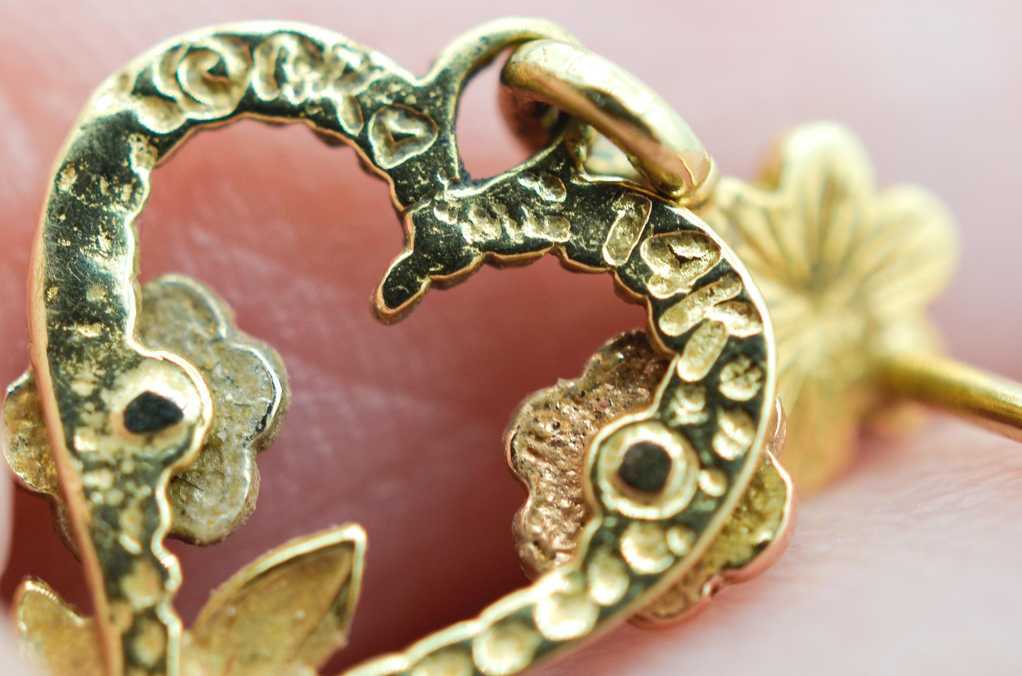 Black Hills Gold 14k Dreifarbiges Herz mit Blume Ohrringe 1,7 Gramm (Moderne)