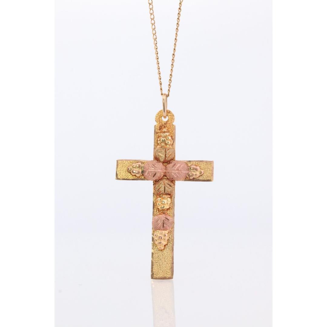 Black Hills Gold Cross Necklace.10k multi tone Black Hills Gold Crucifix Pendant In Good Condition For Sale In Port Charlotte, FL