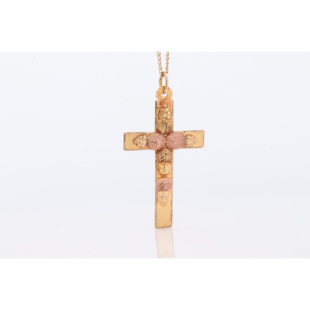 Black Hills Gold Cross Necklace.10k multi tone Black Hills Gold Crucifix Pendant For Sale 2