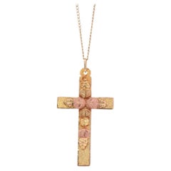 Collar Cruz de Oro de las Colinas Negras.Colgante Crucifijo de Oro de las Colinas Negras multitono 10k